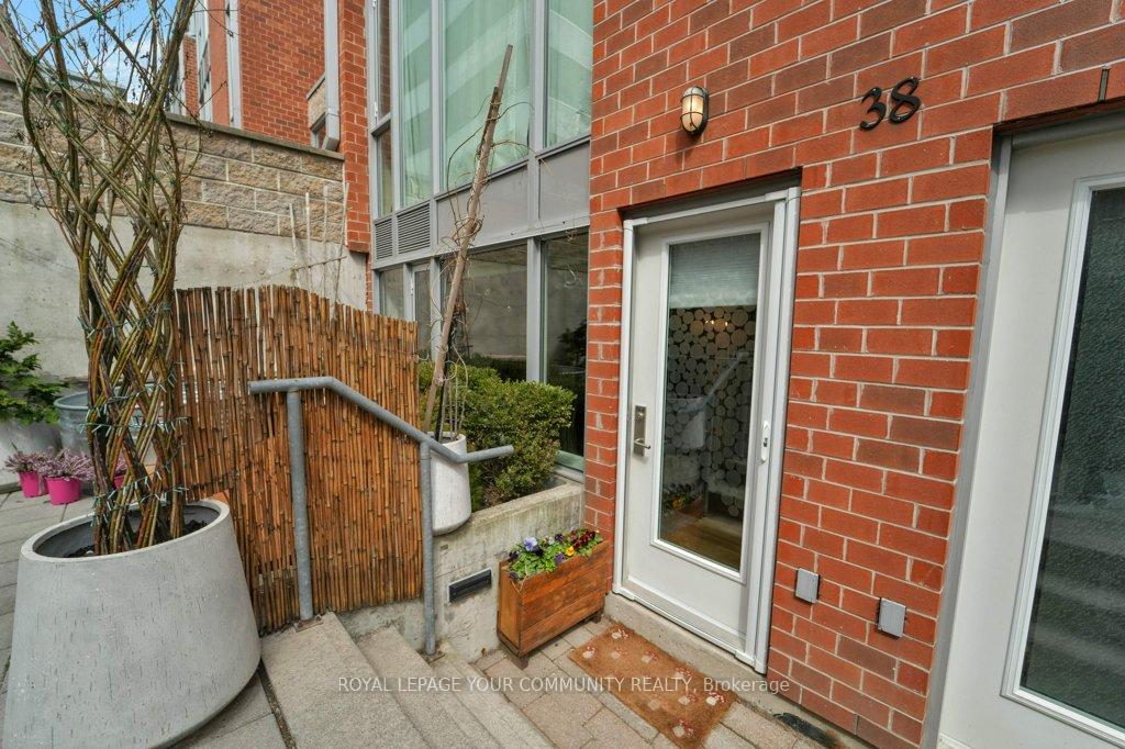 Front of Unit 4, 38 Boston Avenue