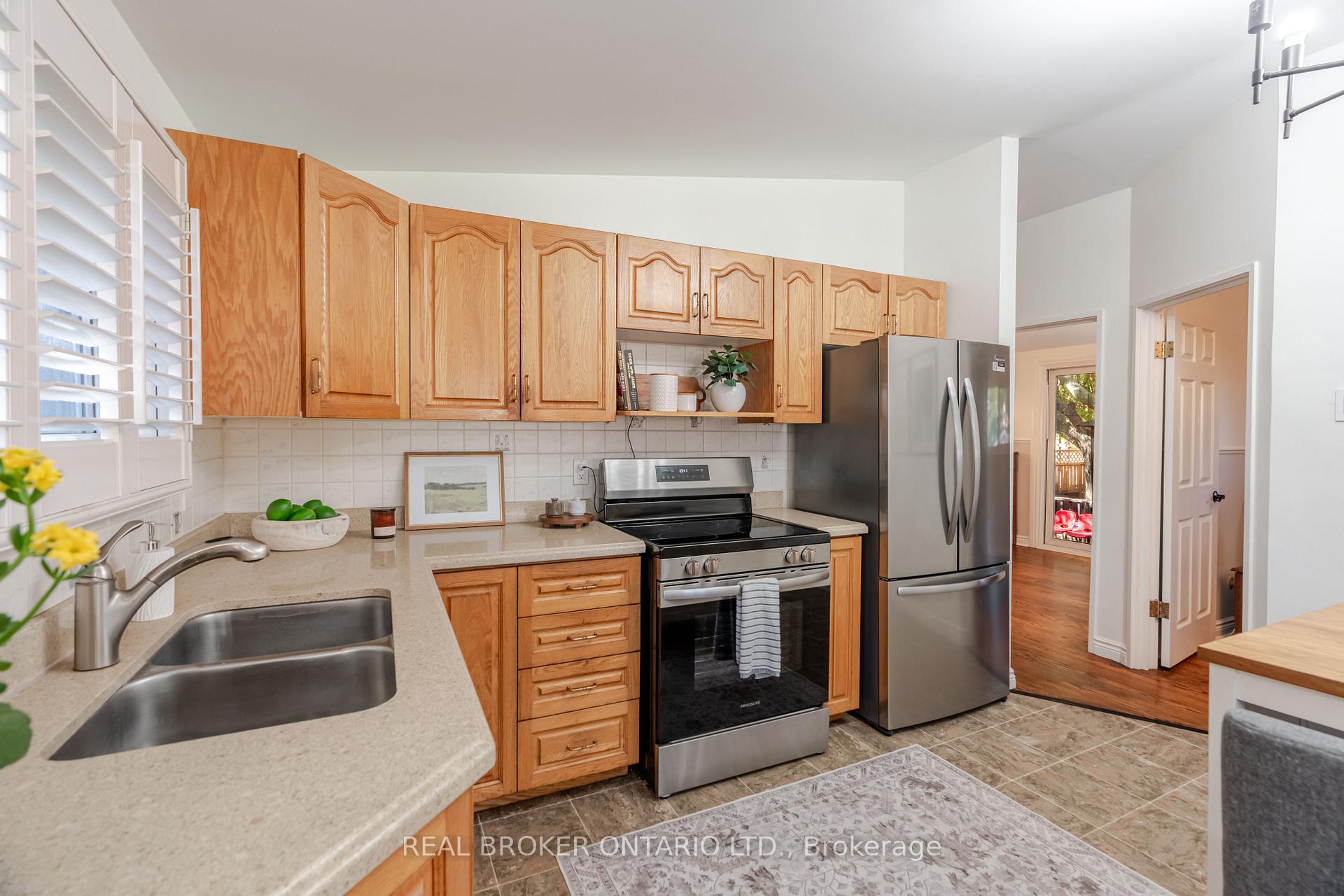 Photo 5 of 2070 Cornish Street, Ottawa, Elmvale Acres/Urbandale — HOMEH