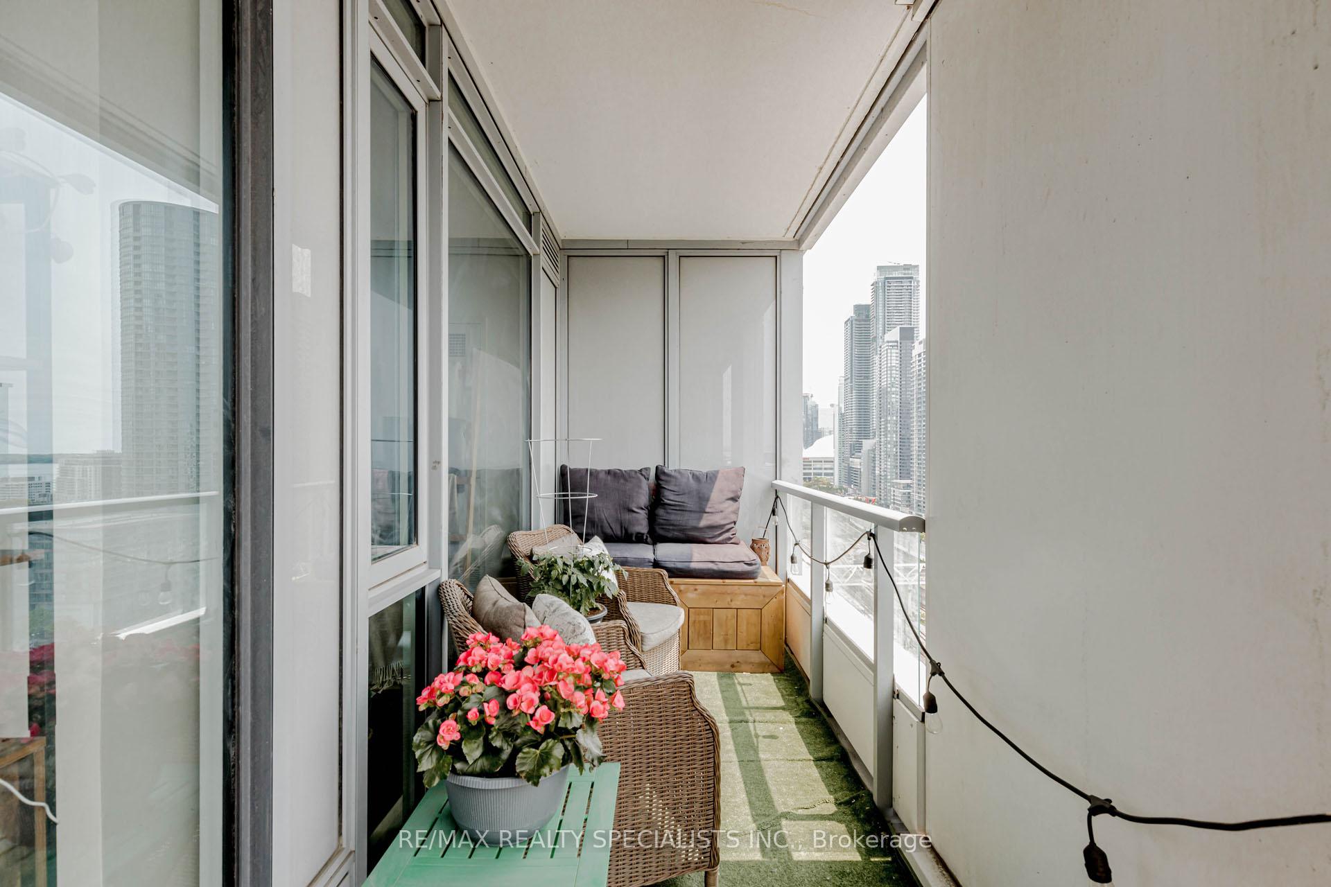 Photo 37 of Unit 1705, 576 Front Street W, Toronto, Waterfront Communities — HOMEH