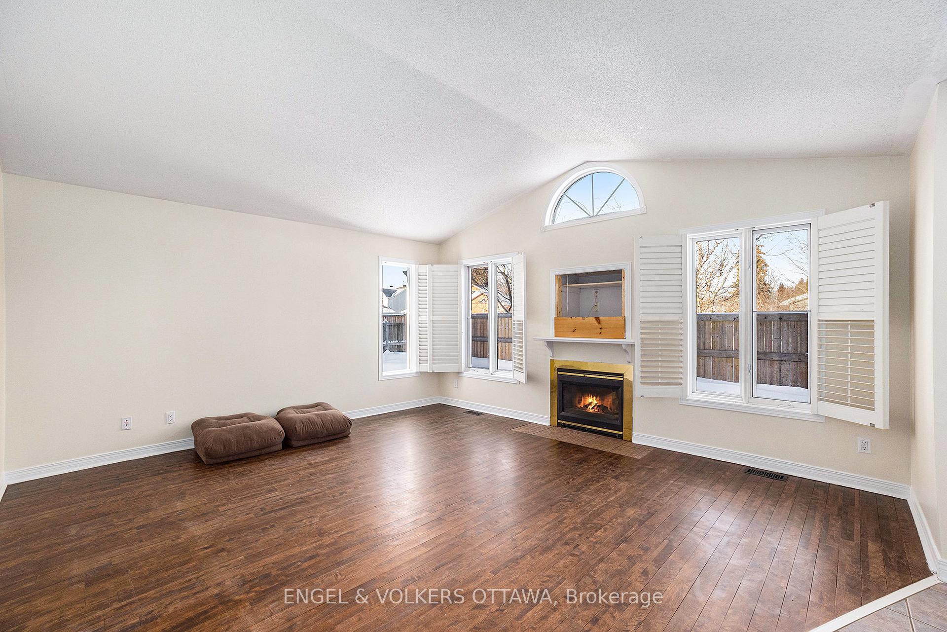 Photo 5 of 1372 Chicory Place, Ottawa, Carson Grove — HOMEH