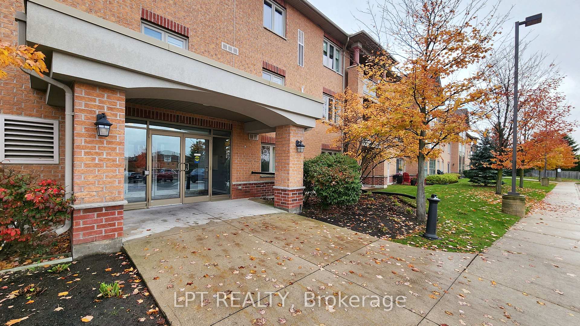 Photo 2 of Unit 110, 500 Mapleview Drive W, Barrie, Holly — HOMEH