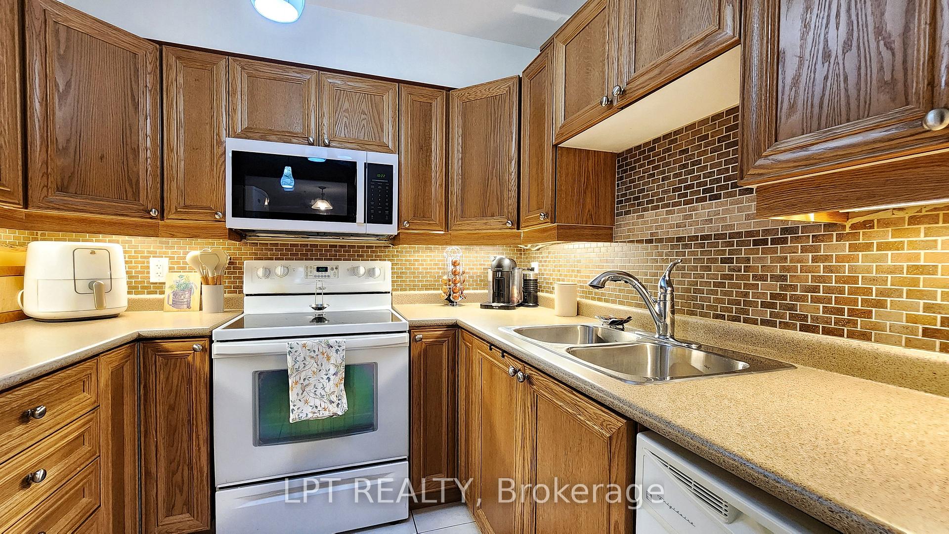 Photo 7 of Unit 110, 500 Mapleview Drive W, Barrie, Holly — HOMEH