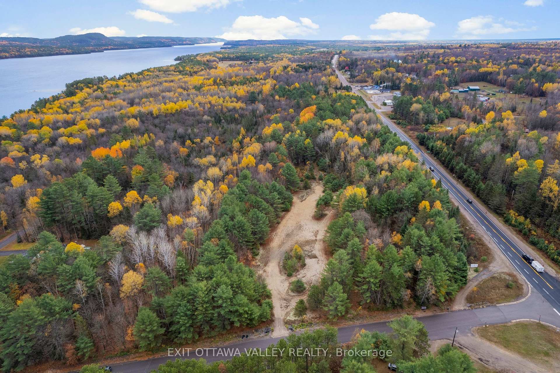 Photo 5 of part 6 Red Deer Avenue, Deep River — HOMEH