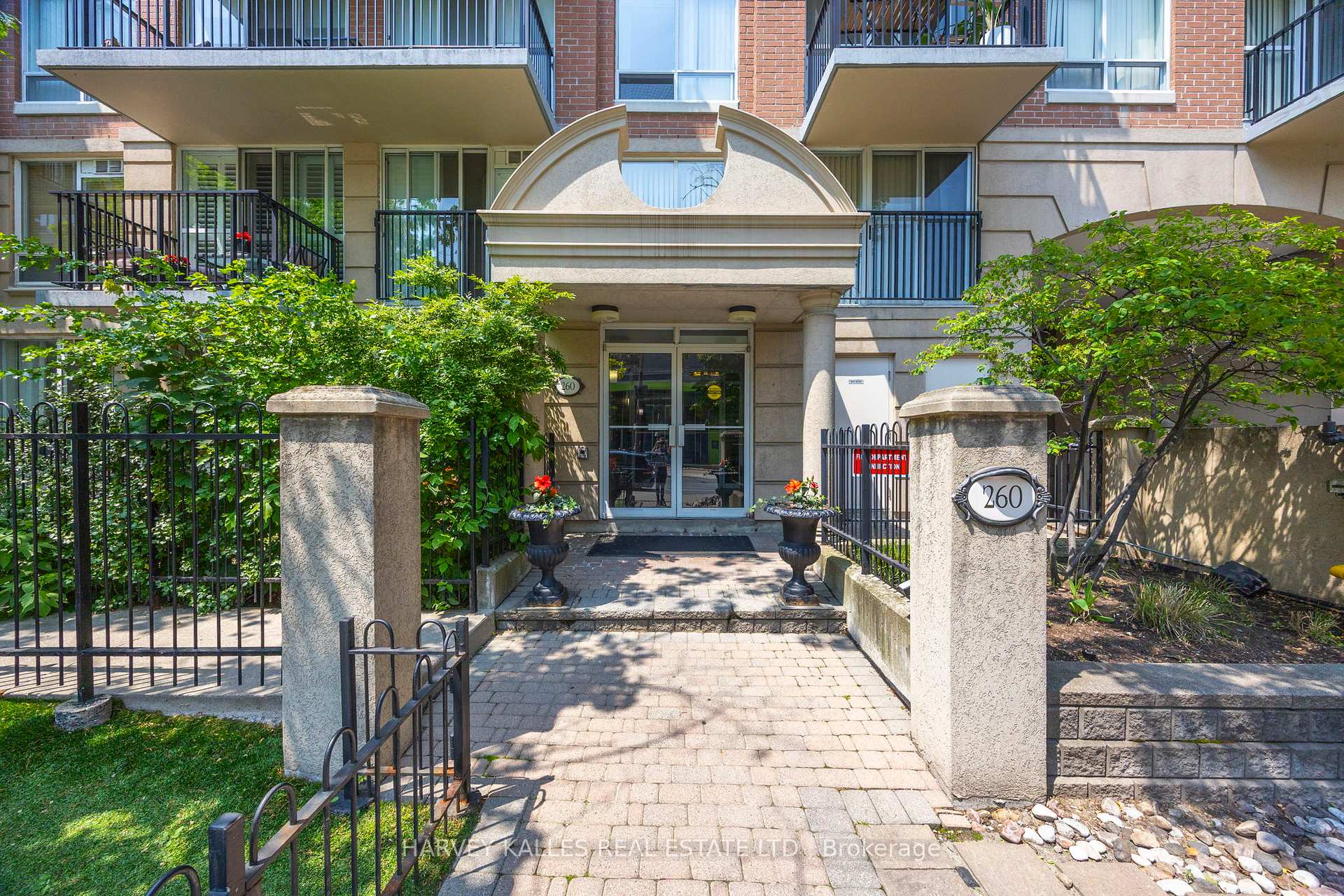 Front of Unit 601, 260 Merton Street