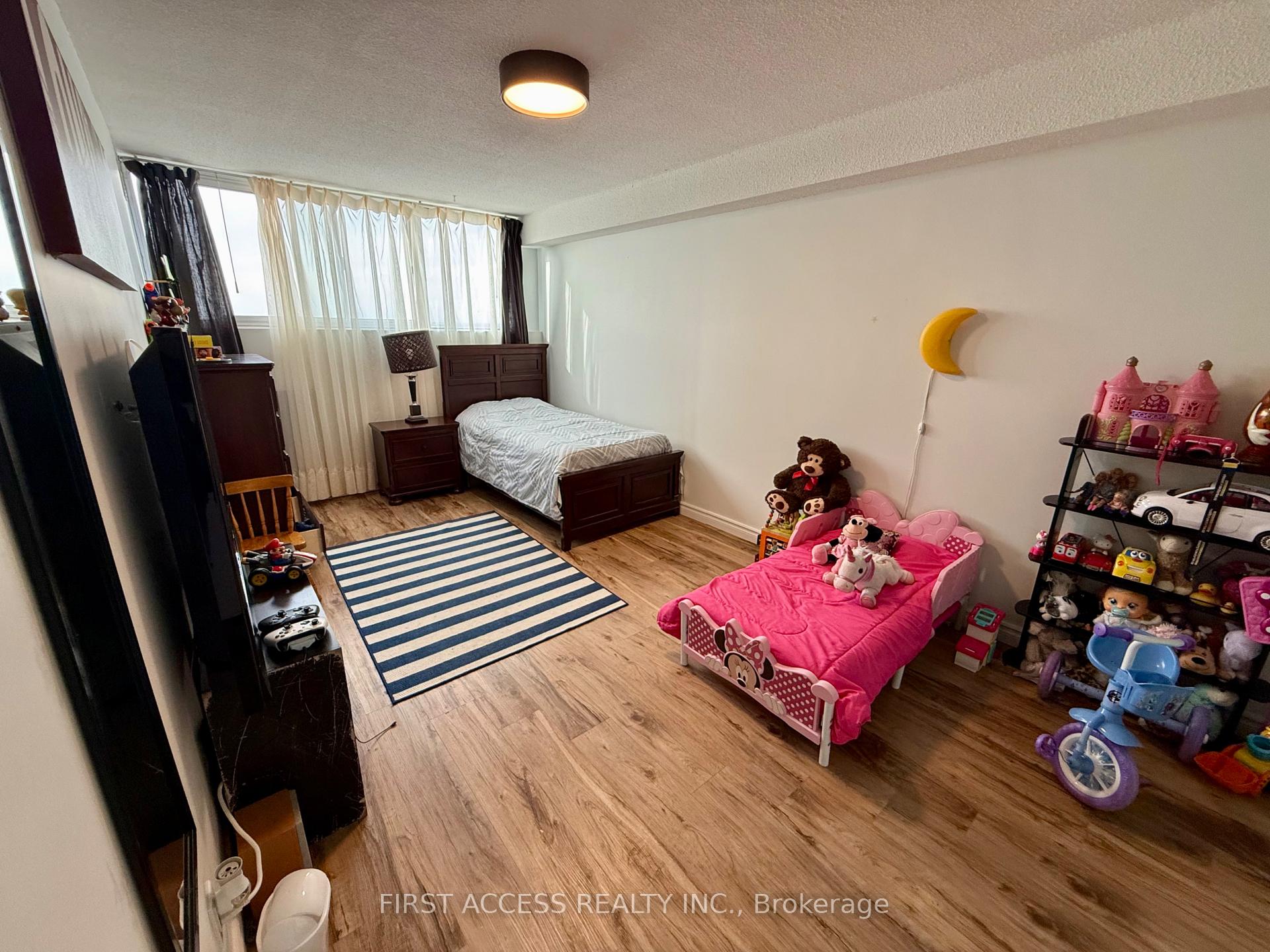 Photo 6 of Unit 1407, 375 King Street N, Waterloo, Lakeshore Village — HOMEH