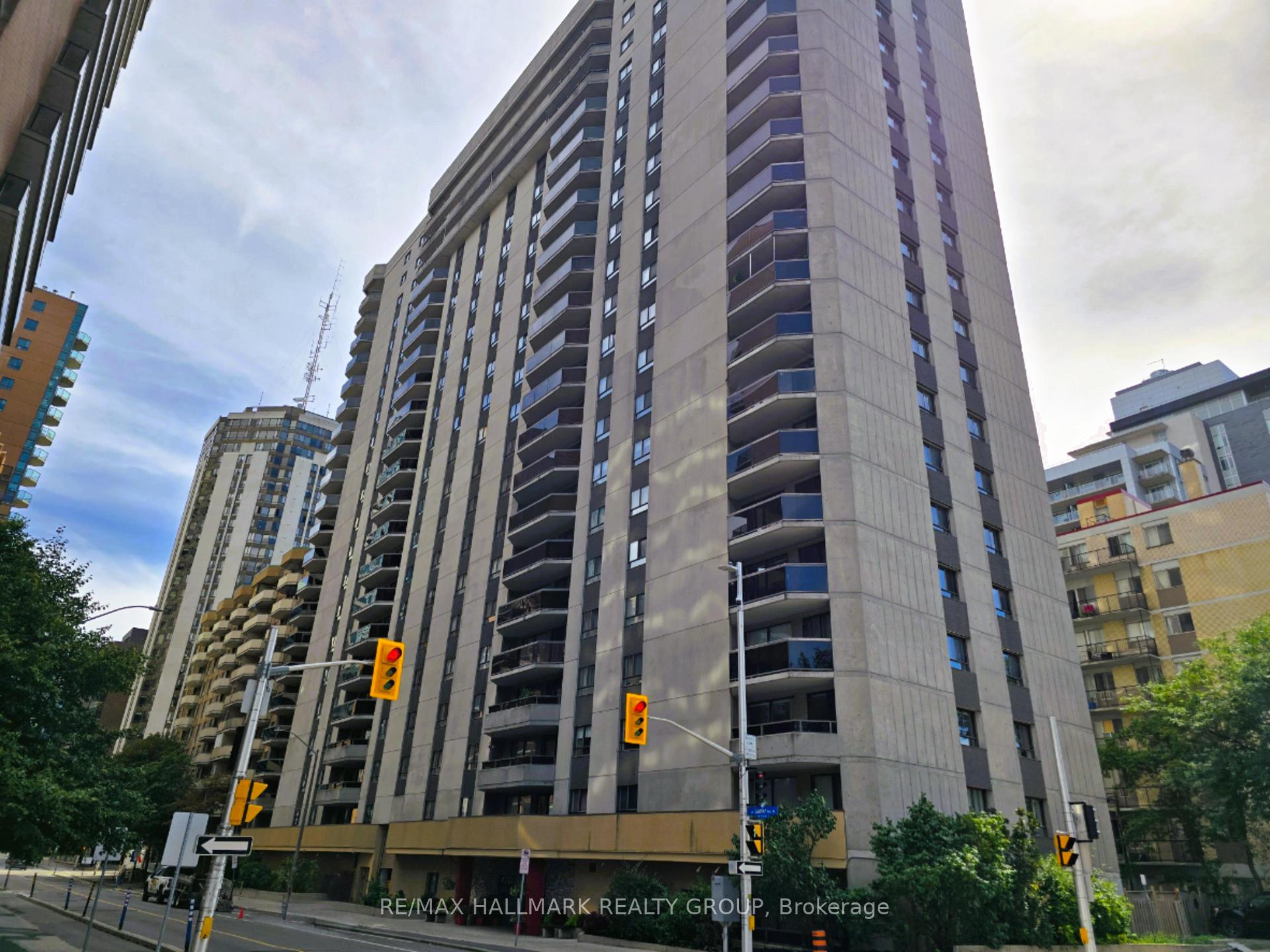 Front of Unit 308, 470 Laurier Avenue W