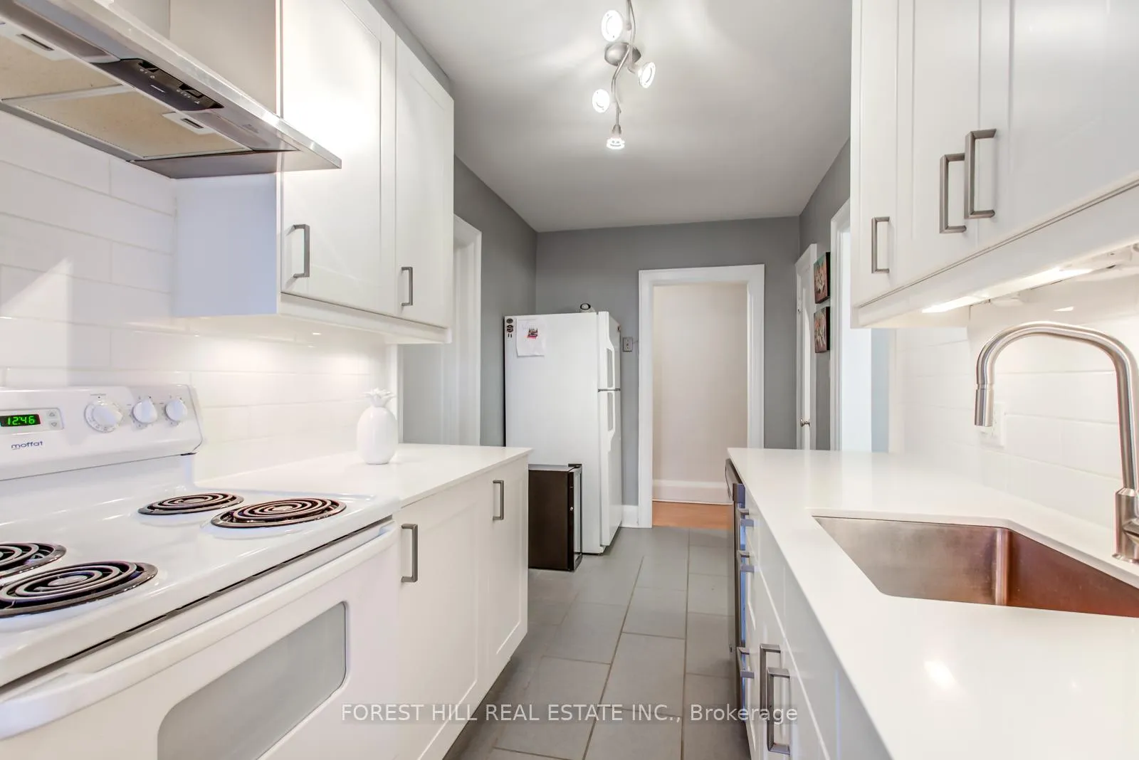 Photo 9 of Unit Main Fl, 73 Braemar Avenue, Toronto, Yonge-Eglinton — HOMEH