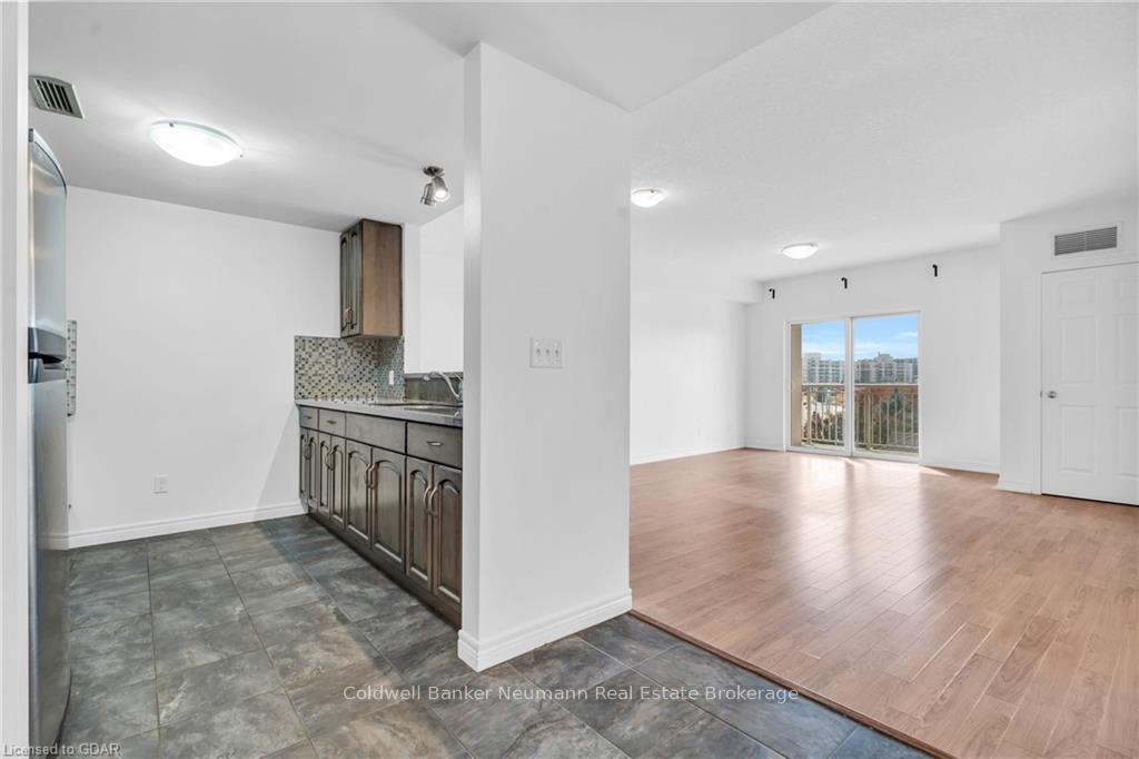 Photo 8 of Unit 407, 901 Paisley Road, Guelph, Willow West/Sugarbush/West Acres — HOMEH