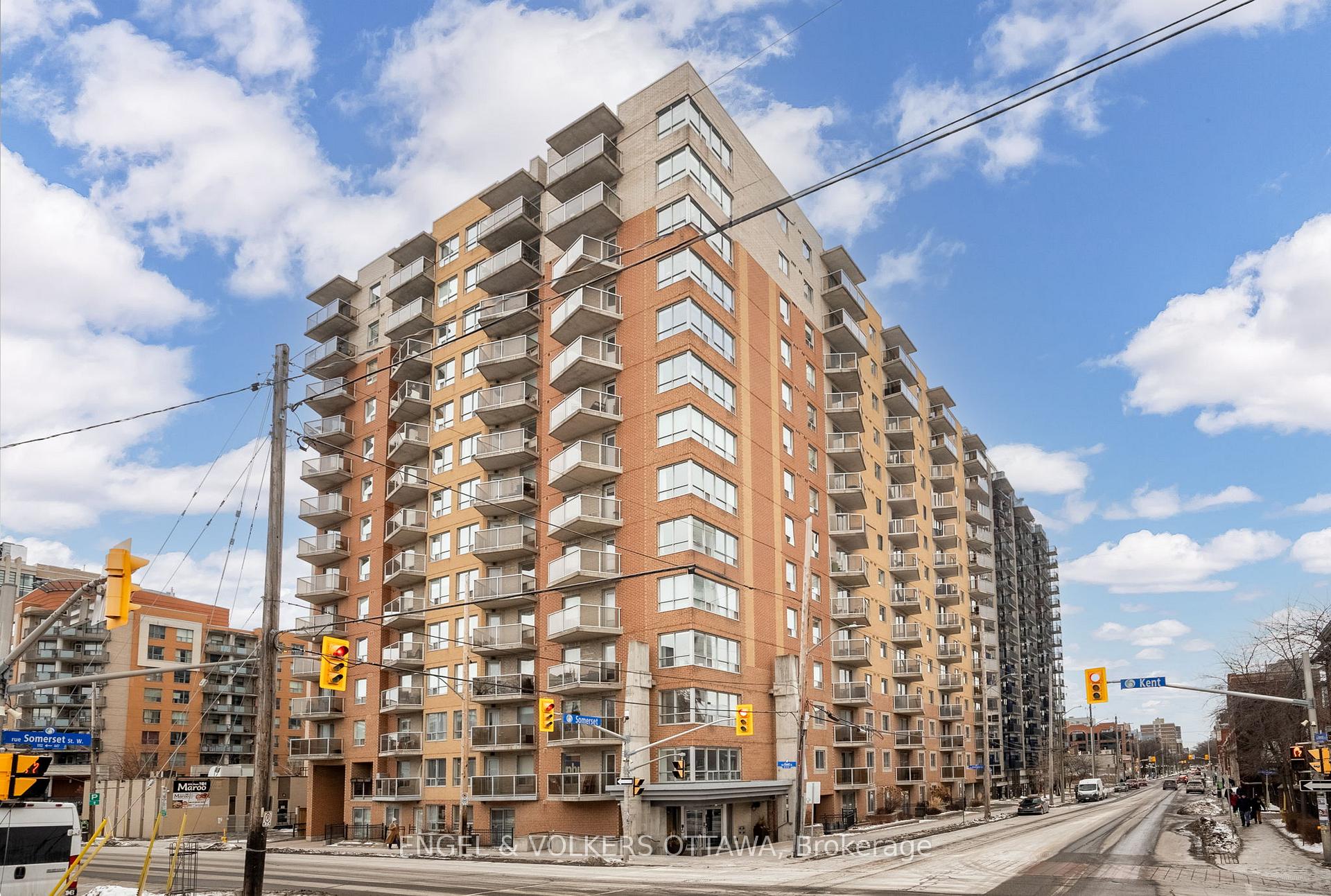 Front of Unit 513, 429 Somerset Street W
