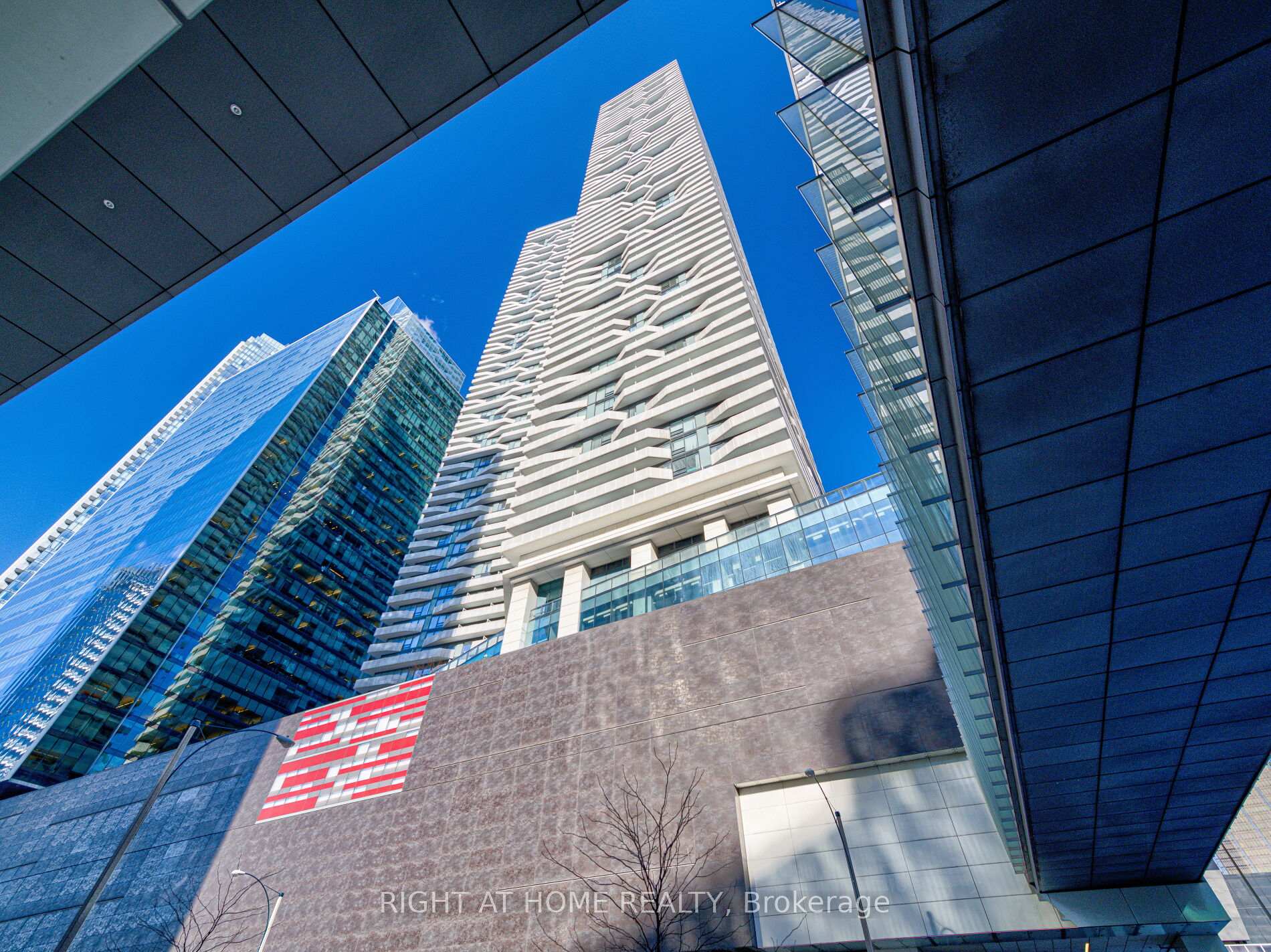 Photo 3 of Unit 6306, 88 Harbour Street, Toronto, Waterfront Communities — HOMEH