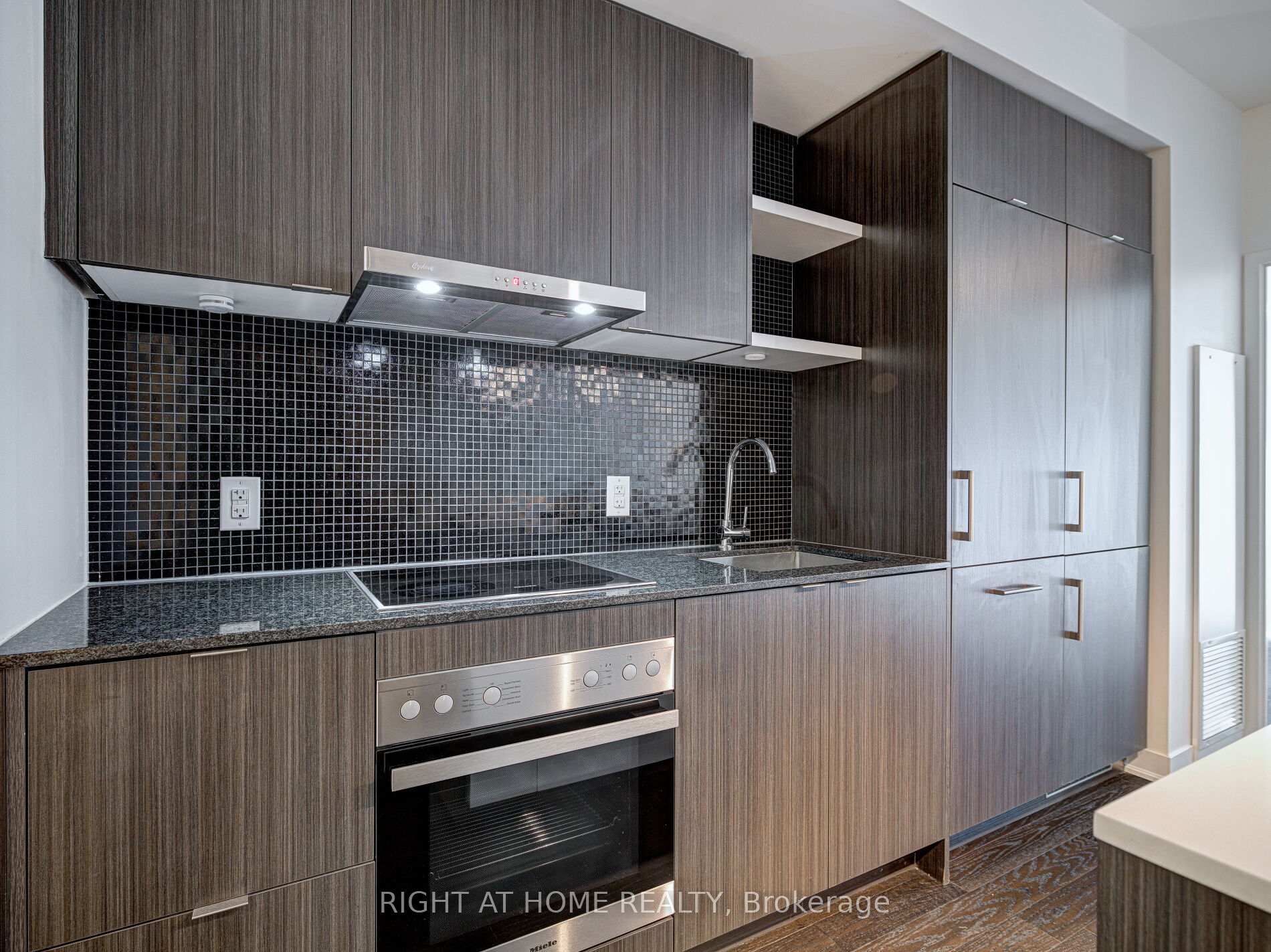 Photo 9 of Unit 6306, 88 Harbour Street, Toronto, Waterfront Communities — HOMEH