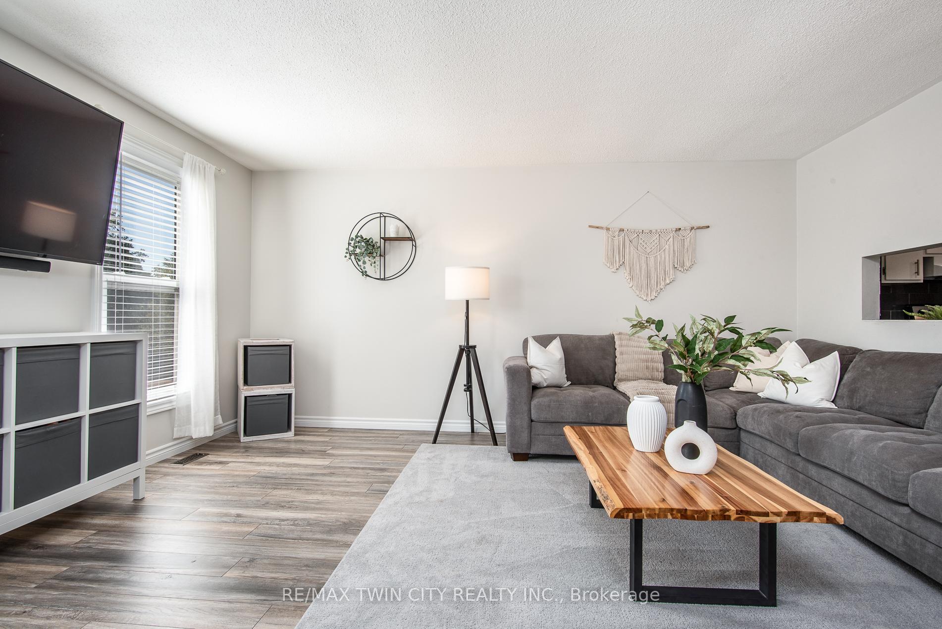 Photo 1 of 197 Silver Aspen Crescent, Kitchener — HOMEH