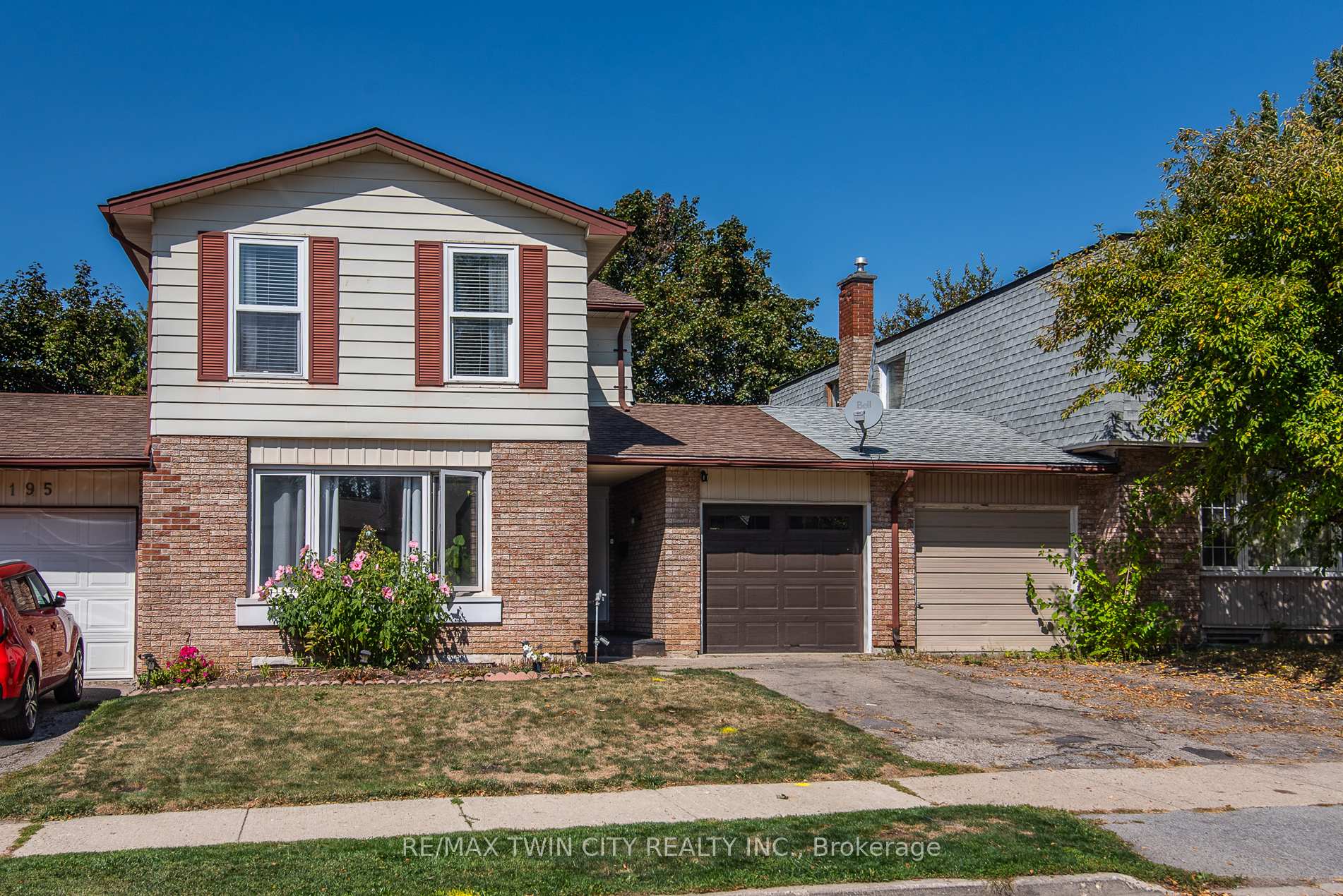 Photo 3 of 197 Silver Aspen Crescent, Kitchener — HOMEH