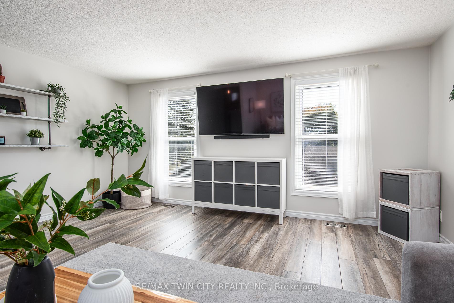 Photo 9 of 197 Silver Aspen Crescent, Kitchener — HOMEH