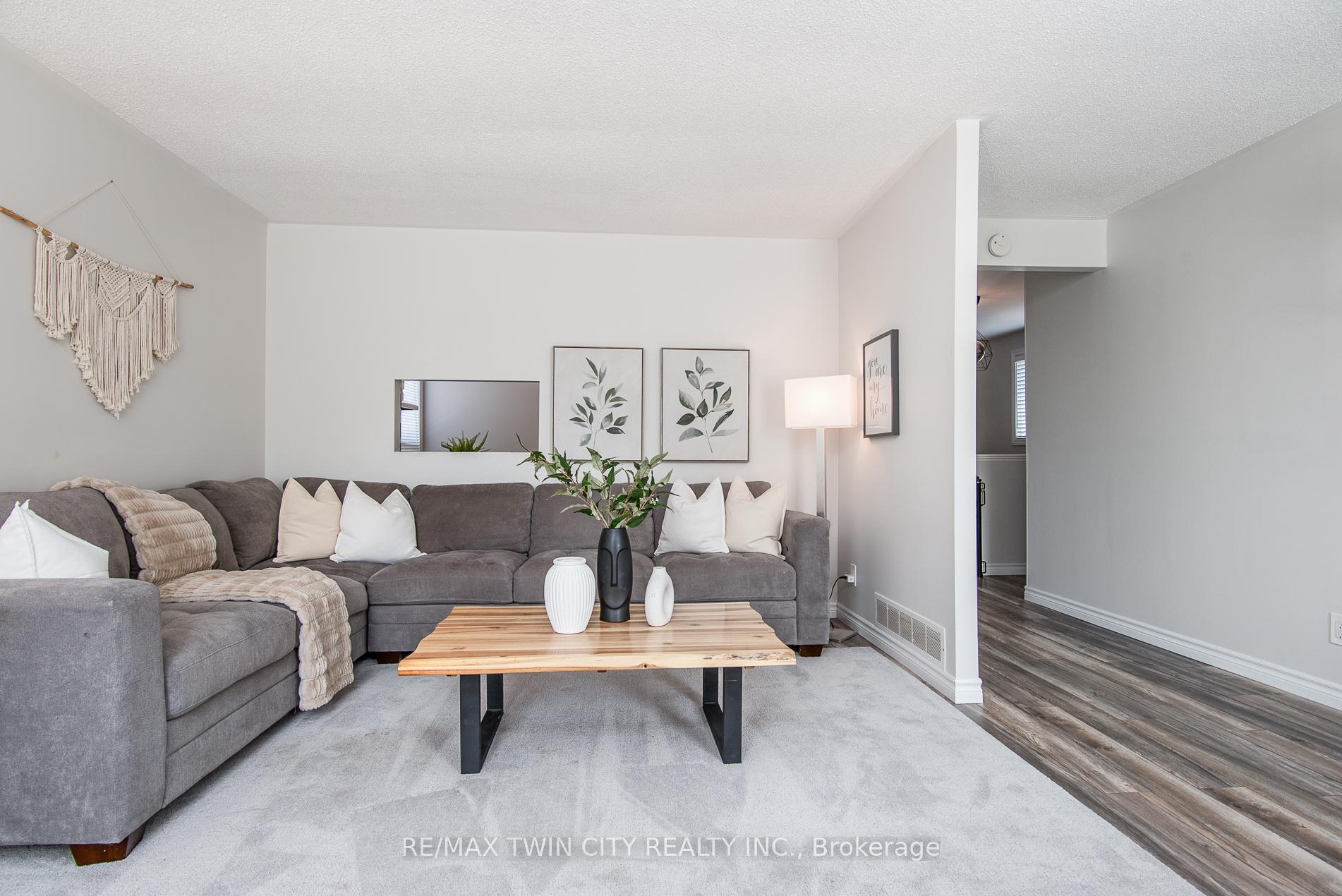Photo 10 of 197 Silver Aspen Crescent, Kitchener — HOMEH