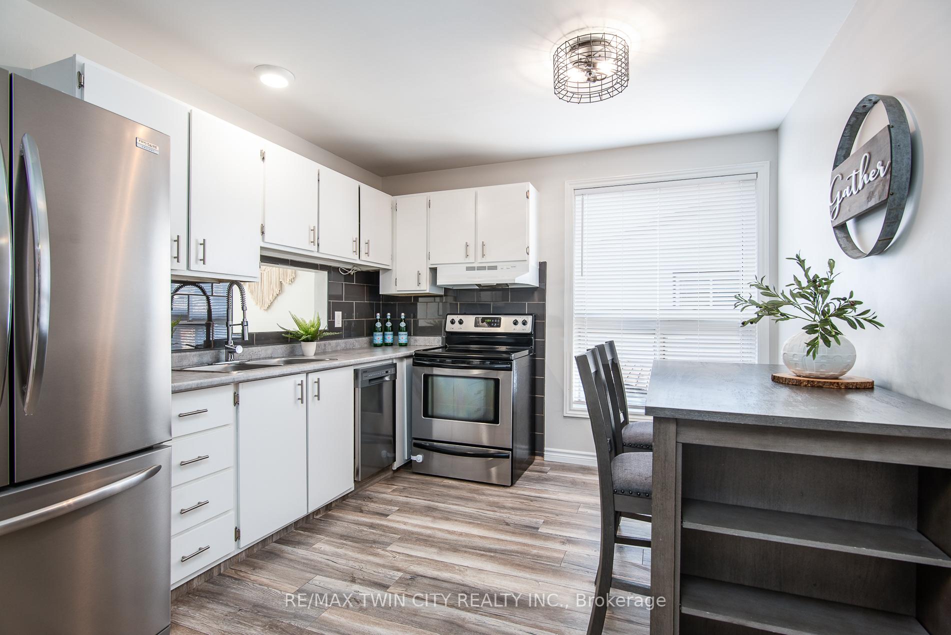 Photo 11 of 197 Silver Aspen Crescent, Kitchener — HOMEH