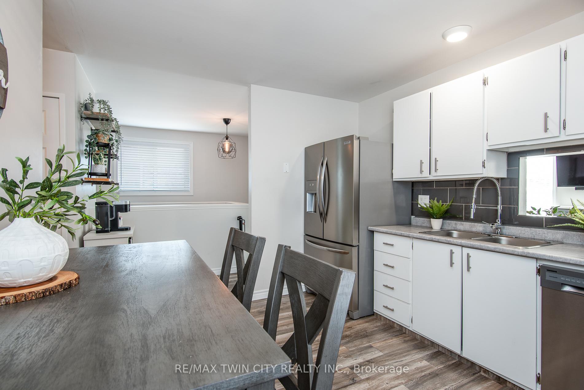 Photo 15 of 197 Silver Aspen Crescent, Kitchener — HOMEH