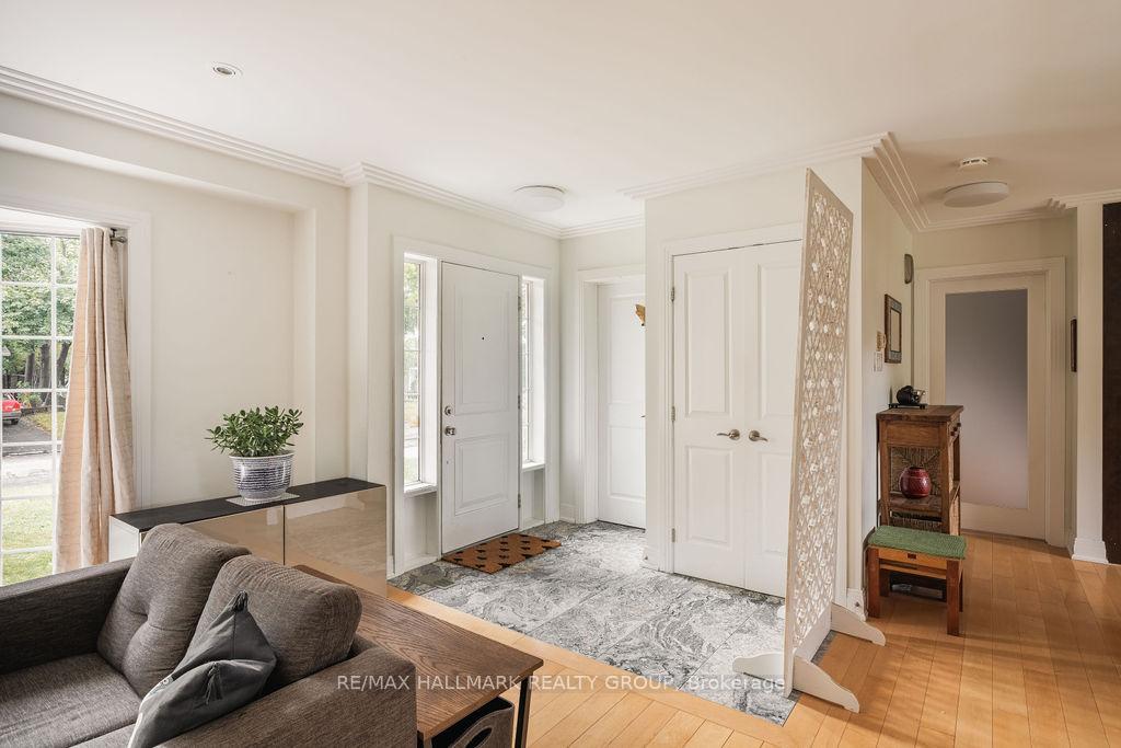 Photo 2 of 960 Elsett Drive, Ottawa, Elmvale Acres/Urbandale — HOMEH