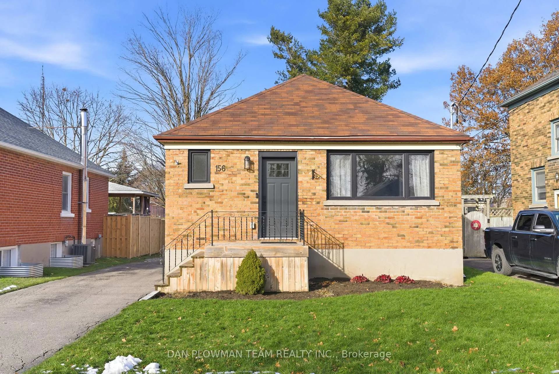 Front of 156 Spencer Street E