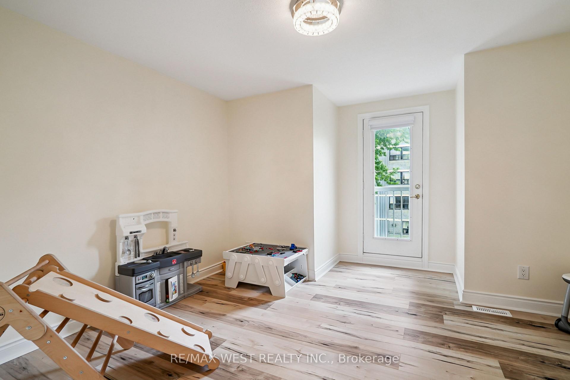 Photo 6 of Unit 10, 10 Loring Doolittle Court, Aurora, Aurora Village — HOMEH