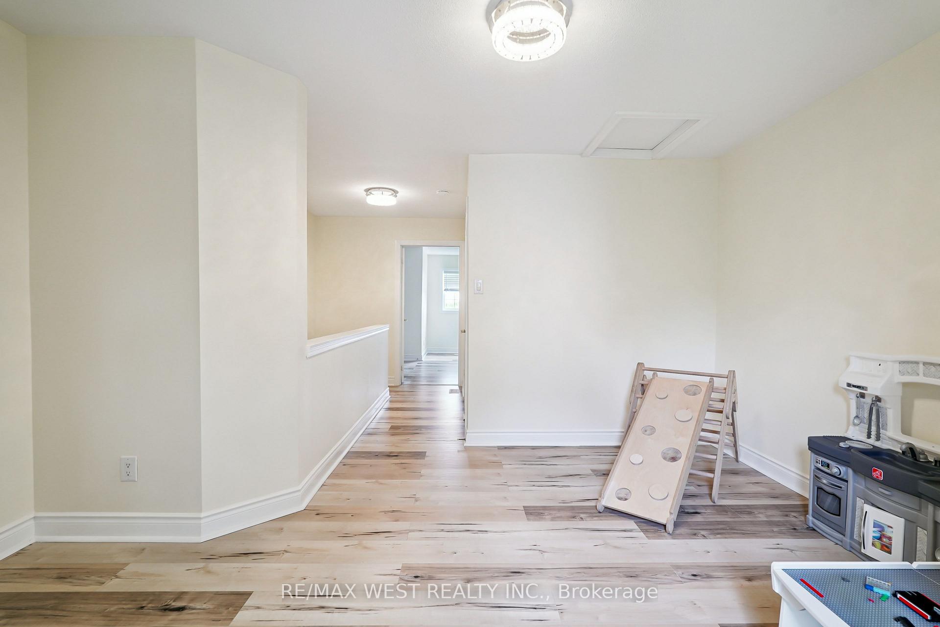 Photo 7 of Unit 10, 10 Loring Doolittle Court, Aurora, Aurora Village — HOMEH