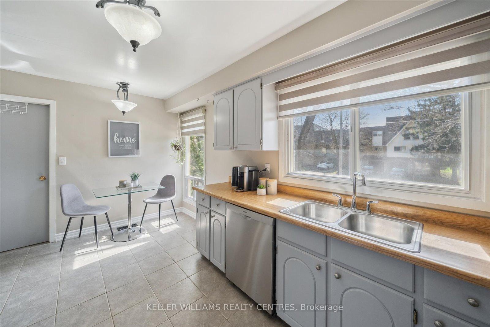 Photo 11 of 73 Poplar Crescent, Aurora, Aurora Highlands — HOMEH