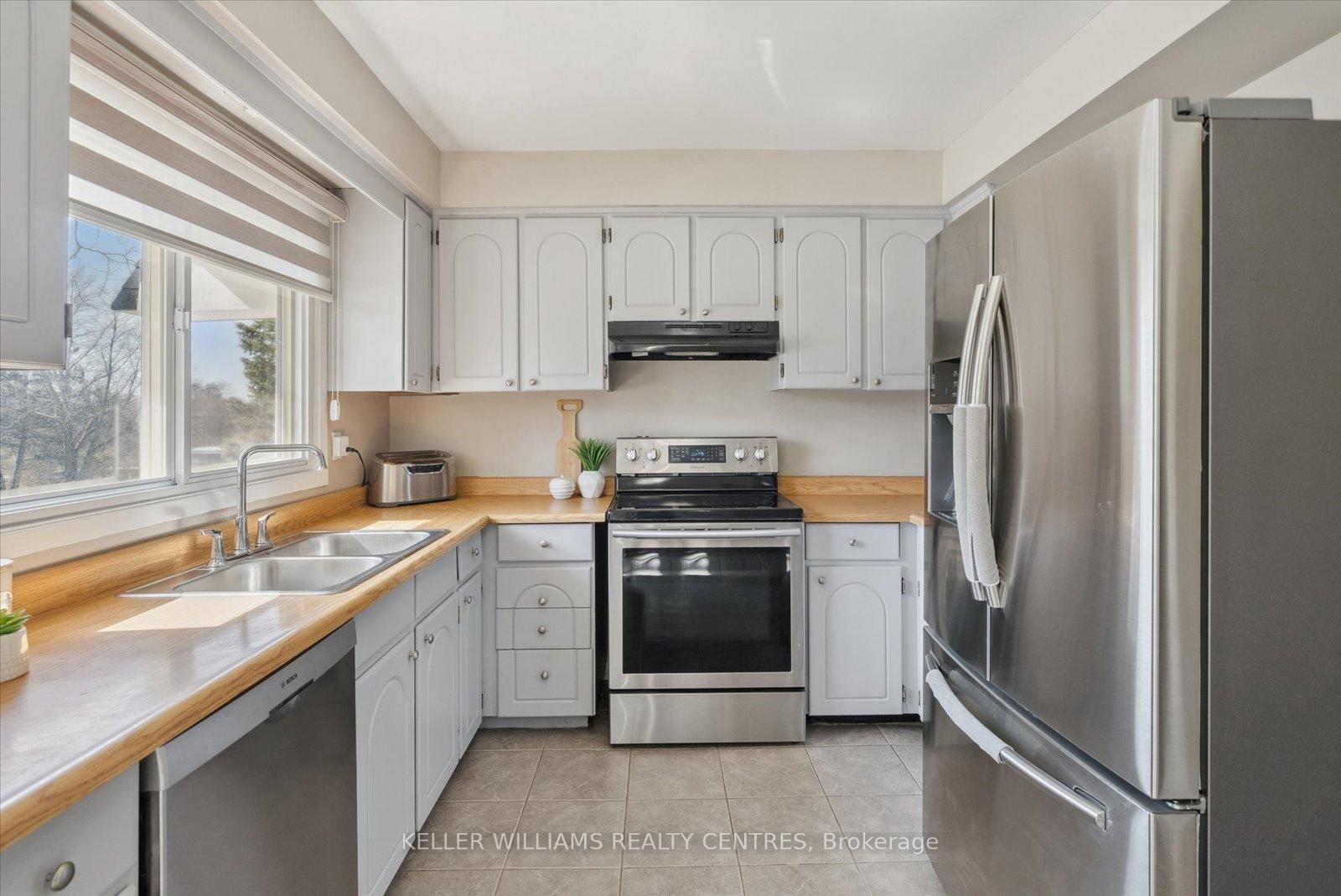Photo 12 of 73 Poplar Crescent, Aurora, Aurora Highlands — HOMEH