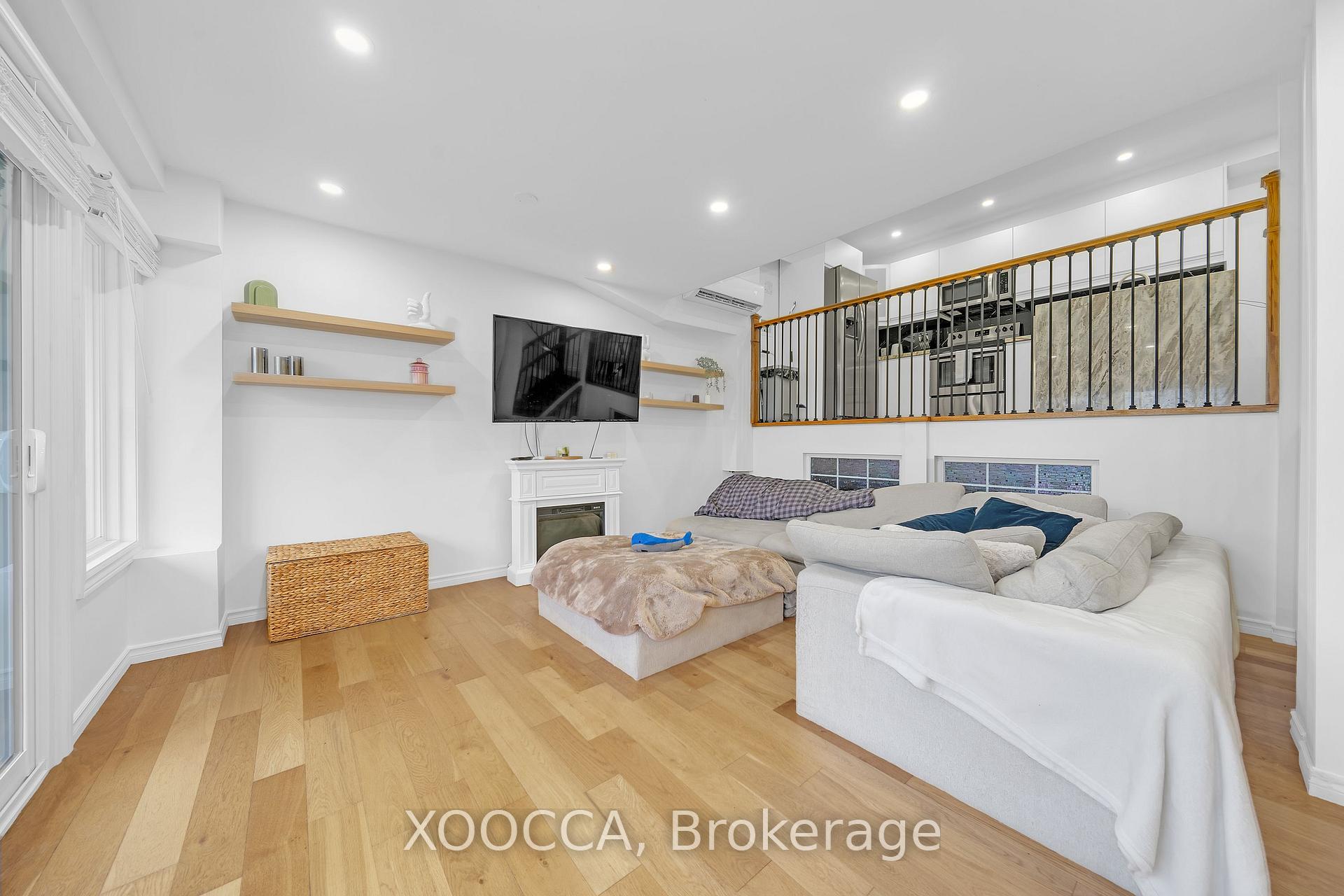 Photo 2 of 80 Springfair Avenue, Aurora, Aurora Village — HOMEH