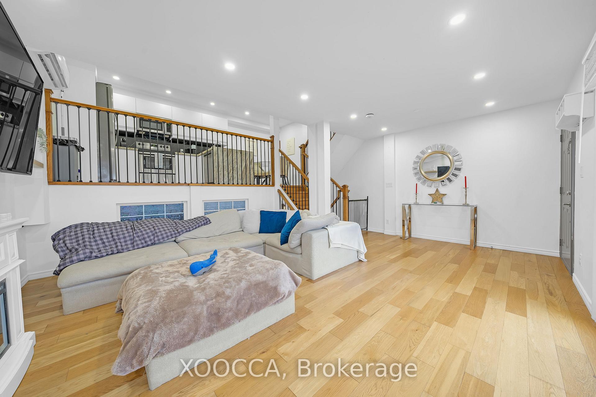 Photo 4 of 80 Springfair Avenue, Aurora, Aurora Village — HOMEH