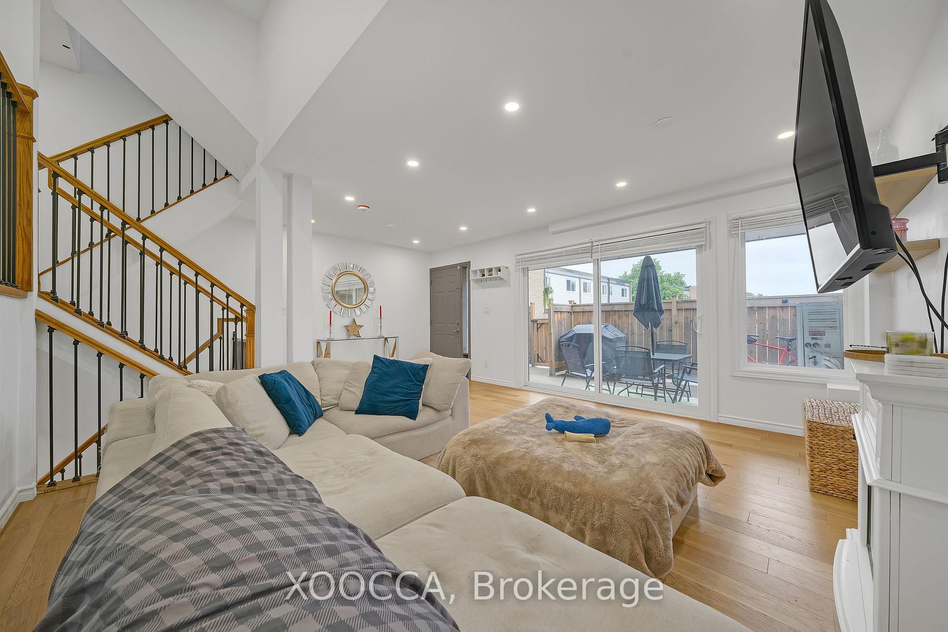 Photo 5 of 80 Springfair Avenue, Aurora, Aurora Village — HOMEH