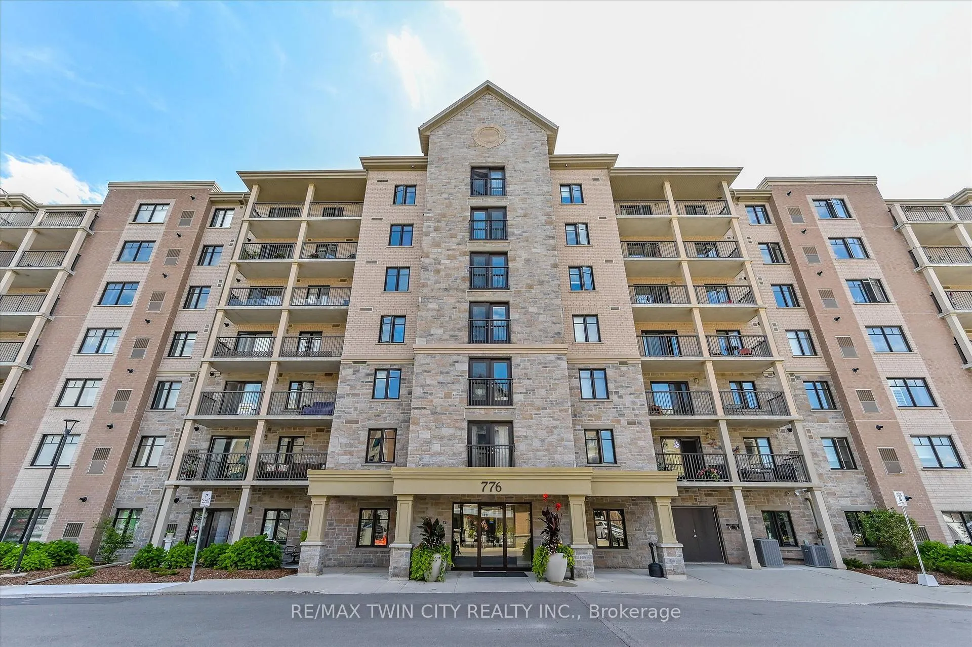 Photo 2 of Unit 301, 776 Laurelwood Drive, Waterloo — HOMEH