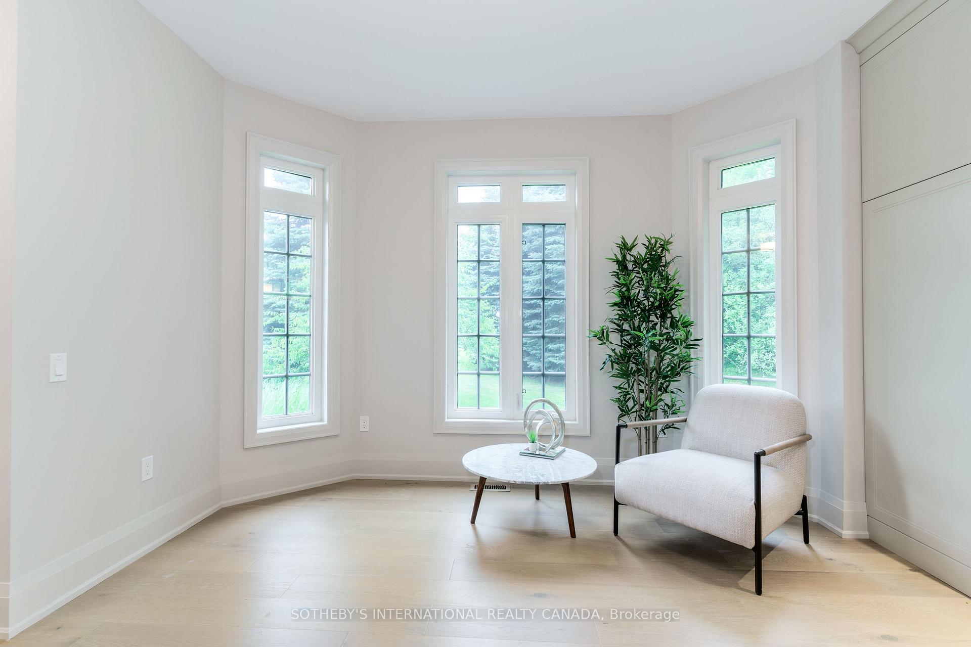 Photo 3 of Unit 4, 10 Kendrick Crescent, Aurora, Aurora Estates — HOMEH
