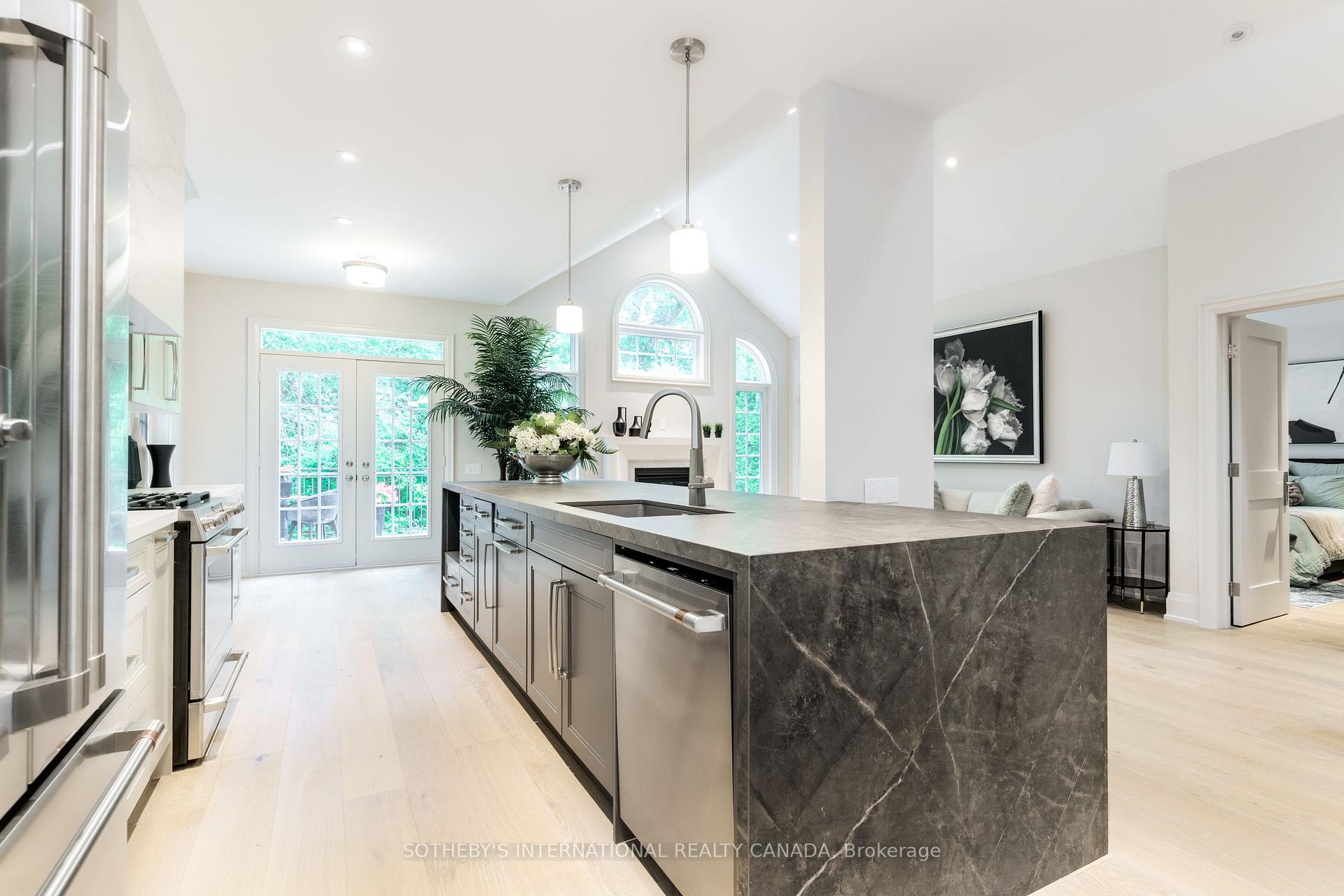 Photo 5 of Unit 4, 10 Kendrick Crescent, Aurora, Aurora Estates — HOMEH