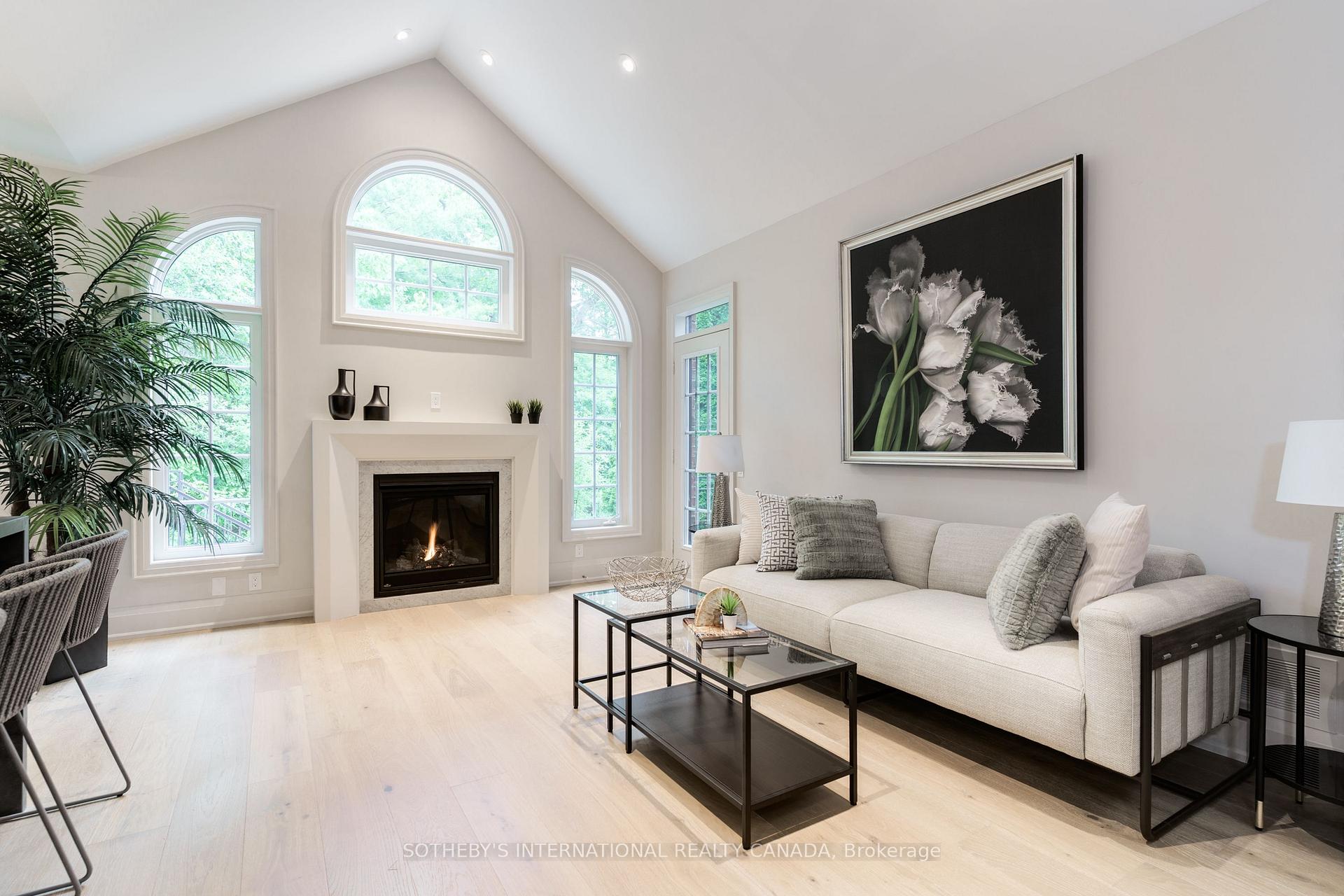 Photo 7 of Unit 4, 10 Kendrick Crescent, Aurora, Aurora Estates — HOMEH