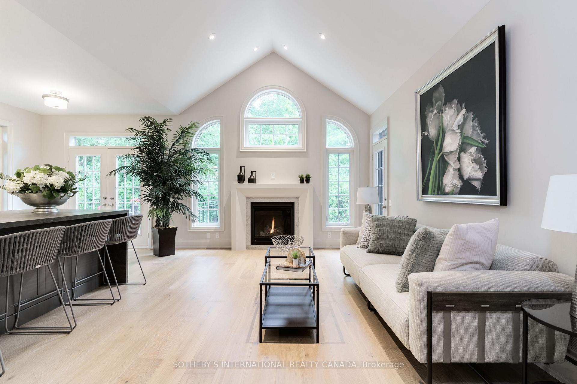 Photo 8 of Unit 4, 10 Kendrick Crescent, Aurora, Aurora Estates — HOMEH
