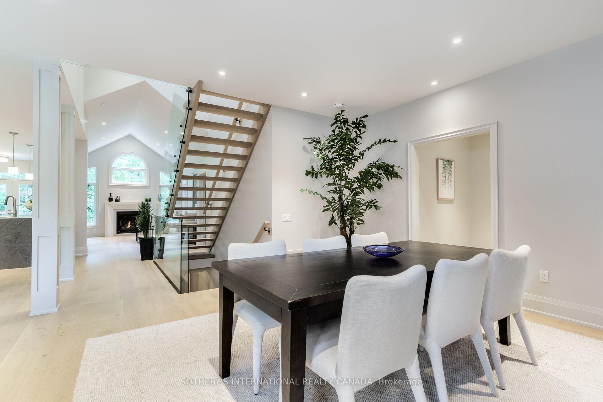 Photo 11 of Unit 4, 10 Kendrick Crescent, Aurora, Aurora Estates — HOMEH