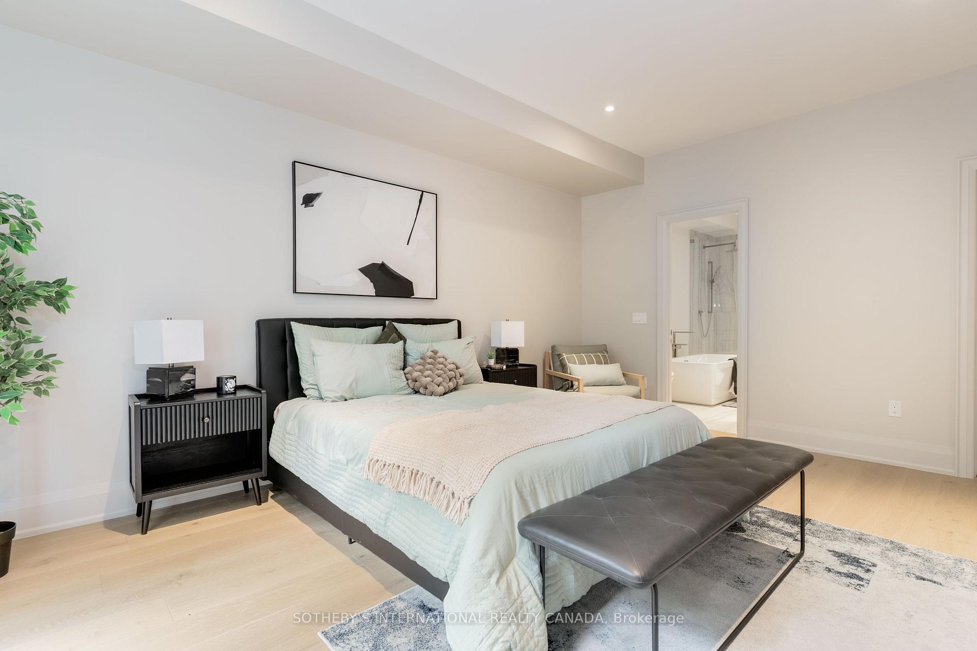 Photo 13 of Unit 4, 10 Kendrick Crescent, Aurora, Aurora Estates — HOMEH