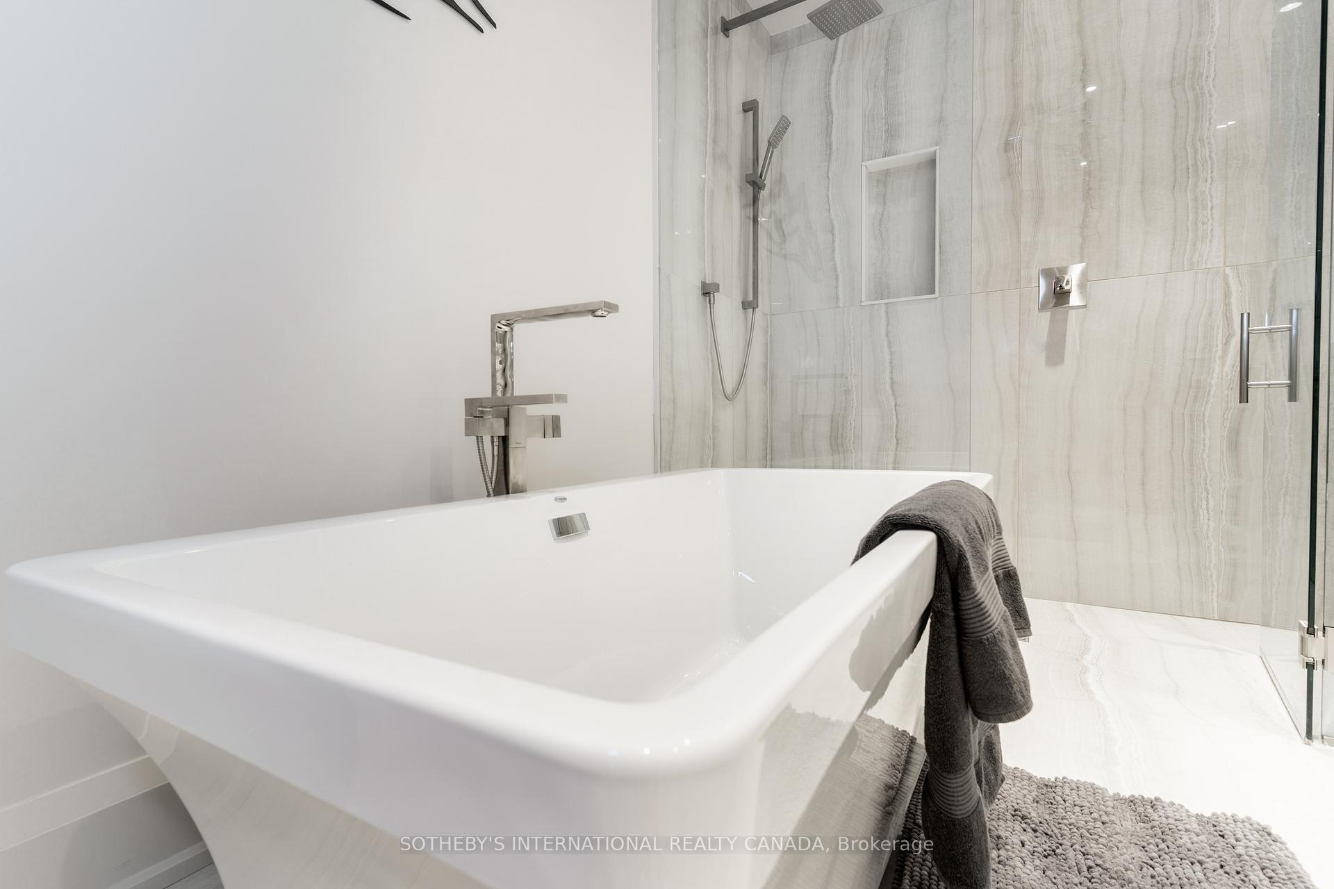 Photo 26 of Unit 4, 10 Kendrick Crescent, Aurora, Aurora Estates — HOMEH