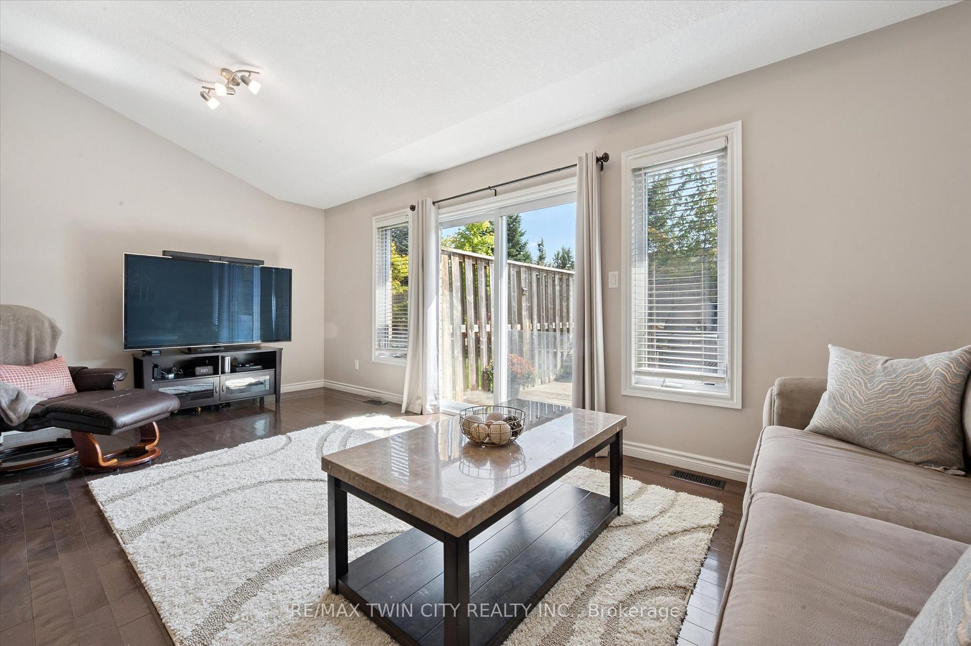 Photo 5 of Unit 29, 555 Chablis Drive, Waterloo — HOMEH