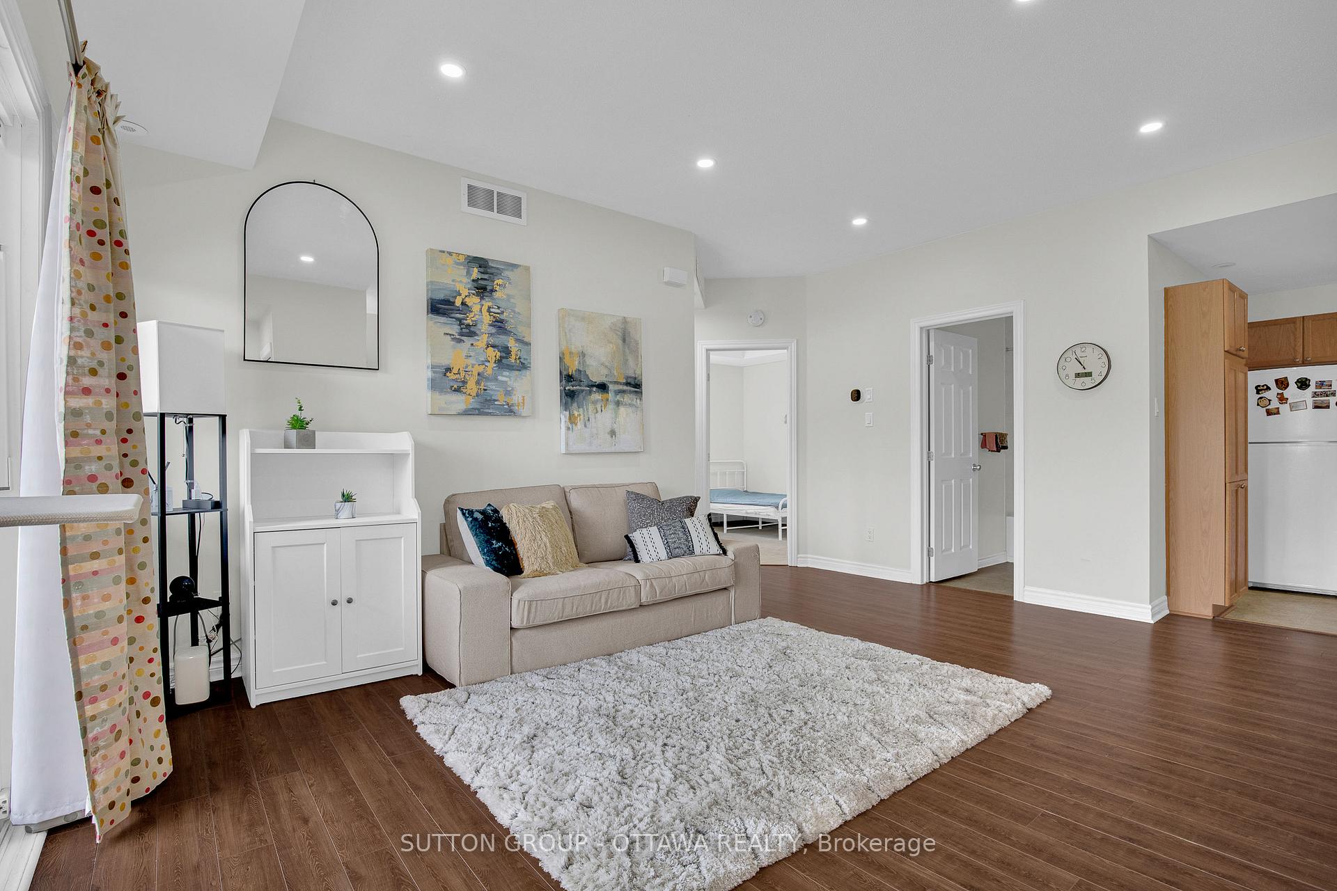Photo 6 of Unit F, 241 Crestway Drive, Ottawa, Barrhaven East — HOMEH