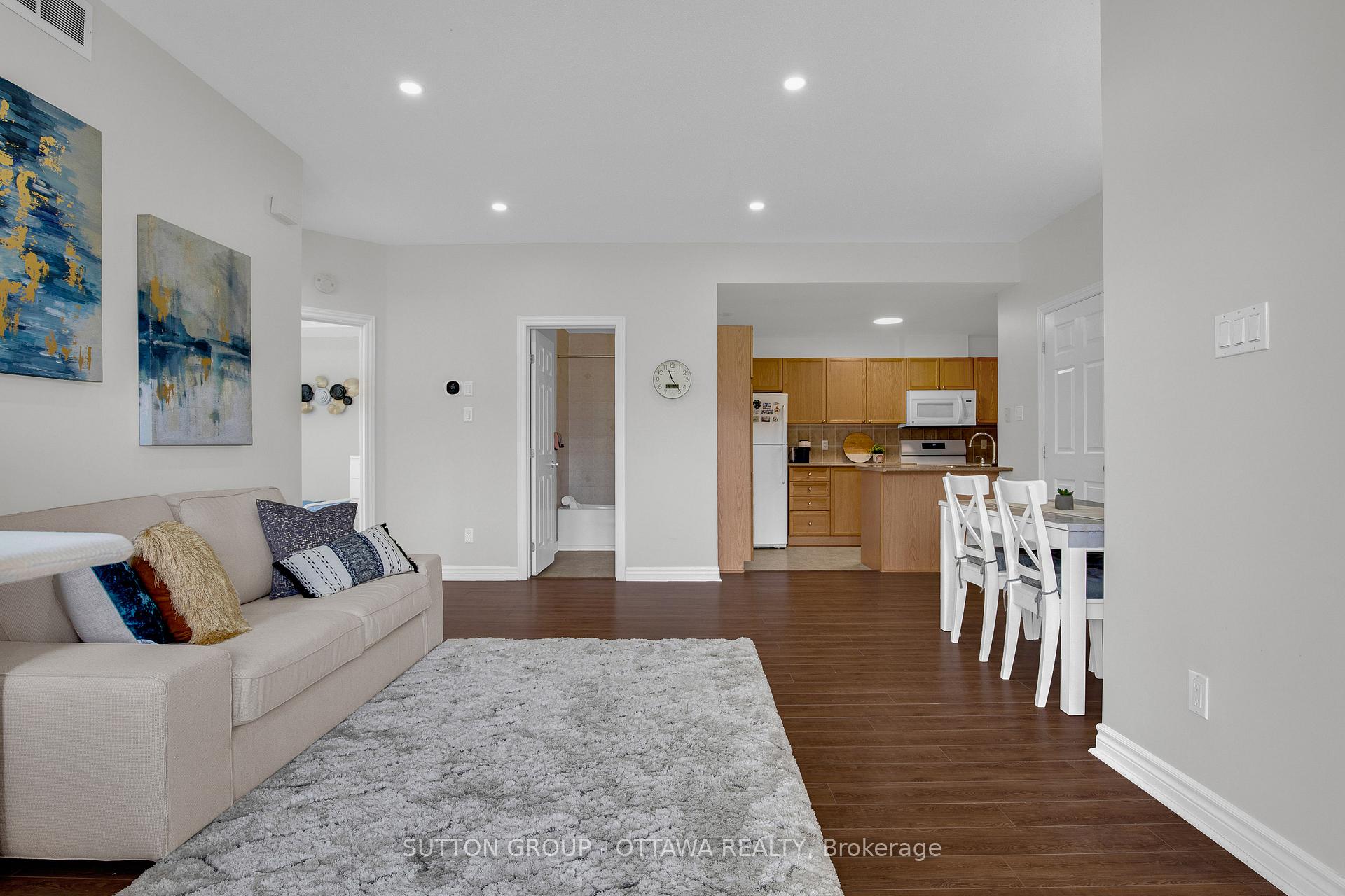 Photo 12 of Unit F, 241 Crestway Drive, Ottawa, Barrhaven East — HOMEH
