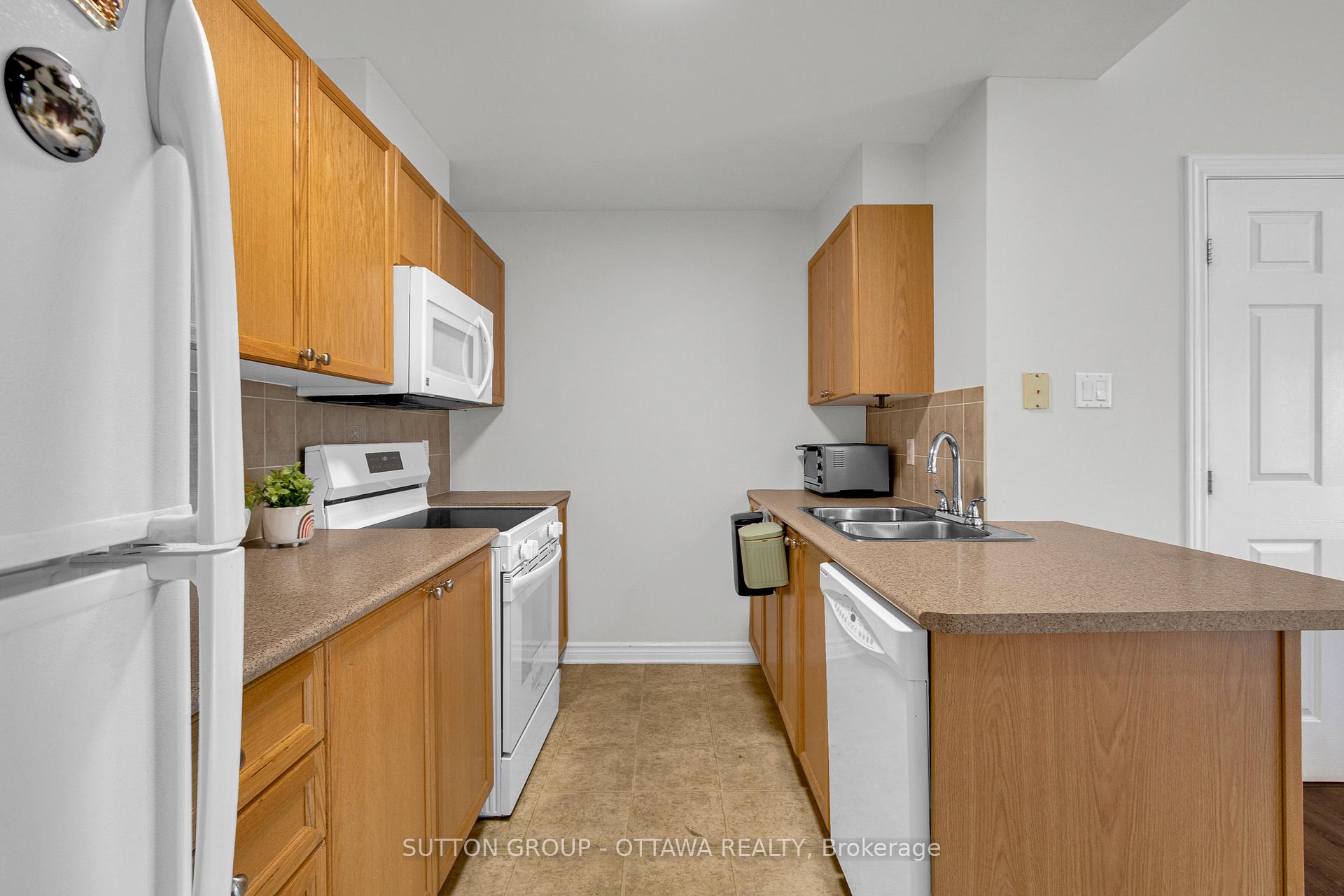 Photo 14 of Unit F, 241 Crestway Drive, Ottawa, Barrhaven East — HOMEH