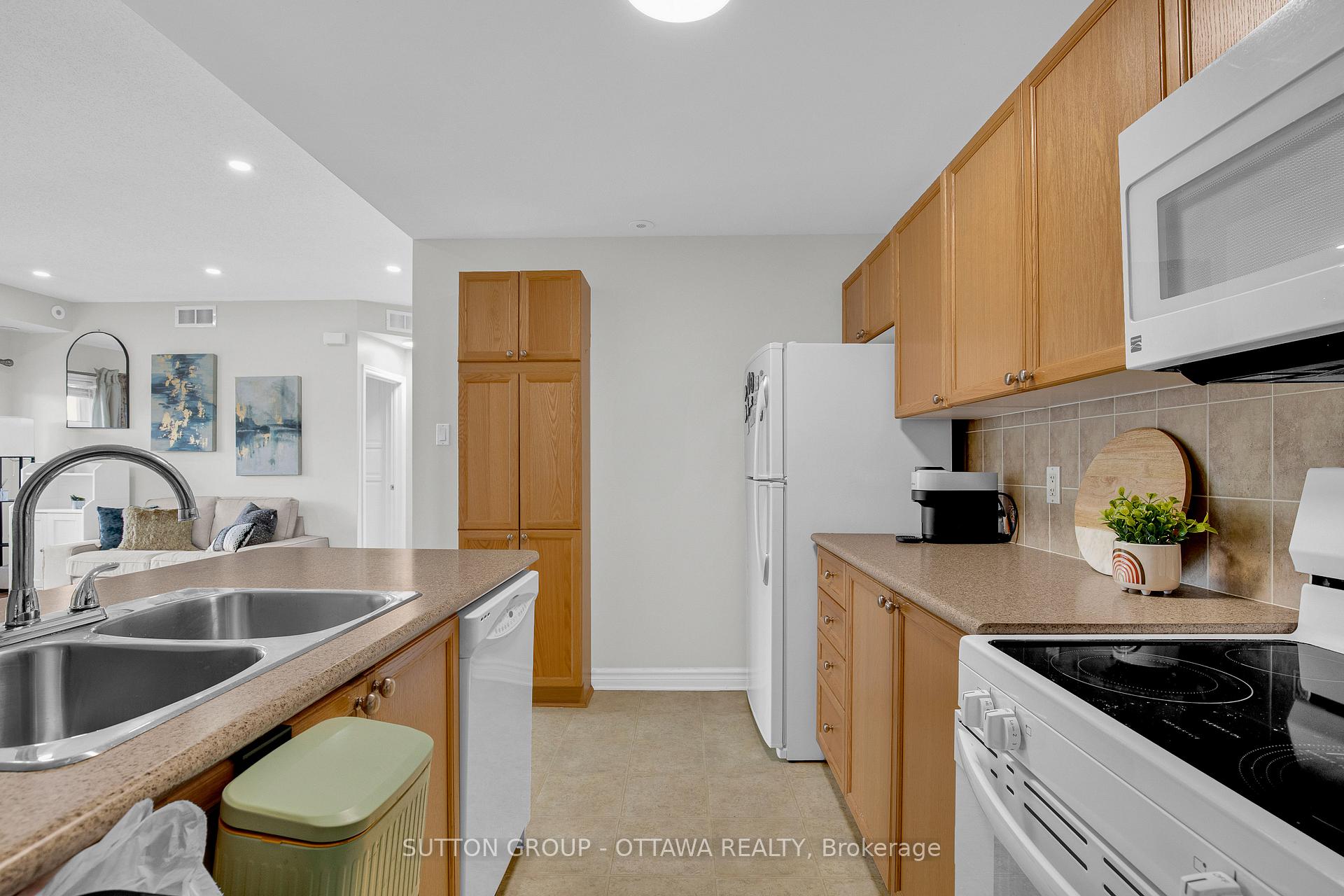 Photo 16 of Unit F, 241 Crestway Drive, Ottawa, Barrhaven East — HOMEH
