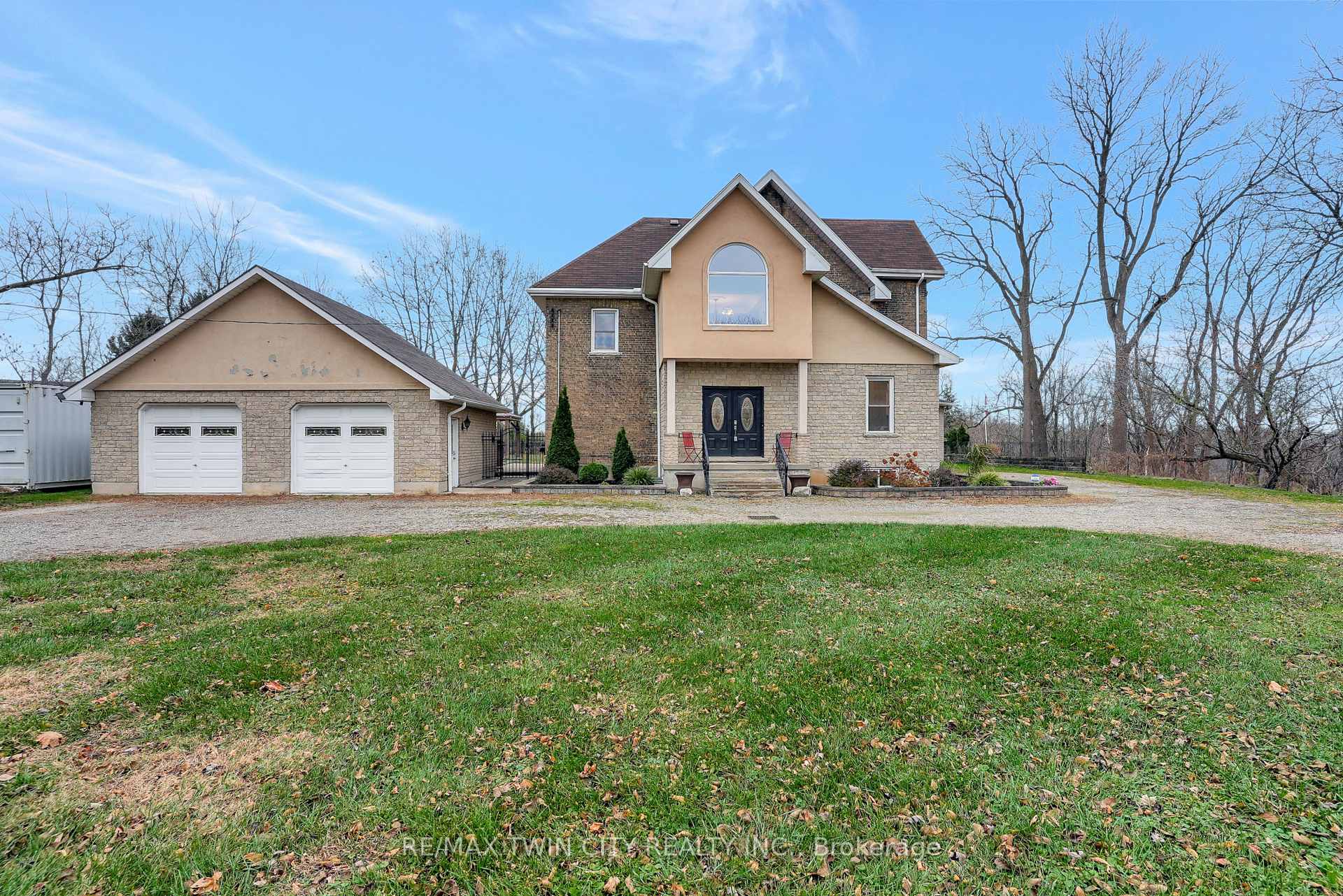 Photo 1 of 1059 Colborne Street N, Brant, Brantford Twp — HOMEH
