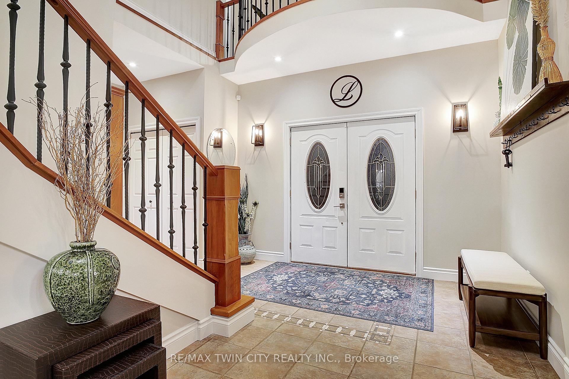 Photo 3 of 1059 Colborne Street N, Brant, Brantford Twp — HOMEH