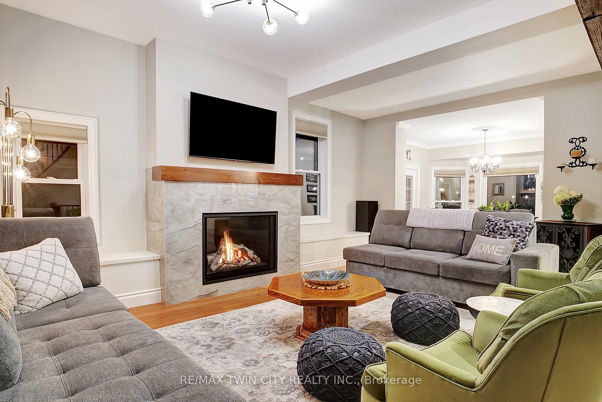 Photo 2 of 1059 Colborne Street N, Brant, Brantford Twp — HOMEH