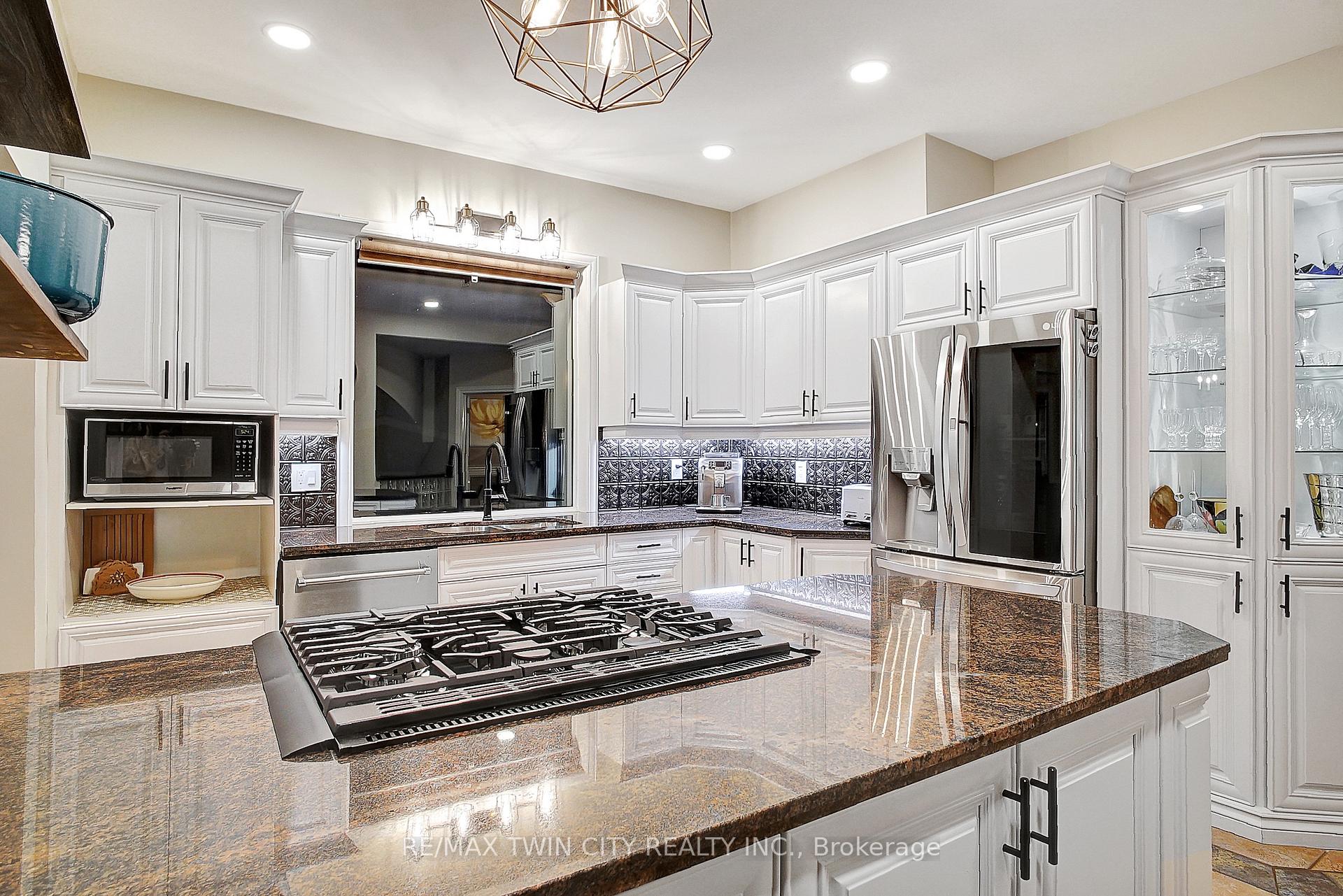Photo 7 of 1059 Colborne Street N, Brant, Brantford Twp — HOMEH
