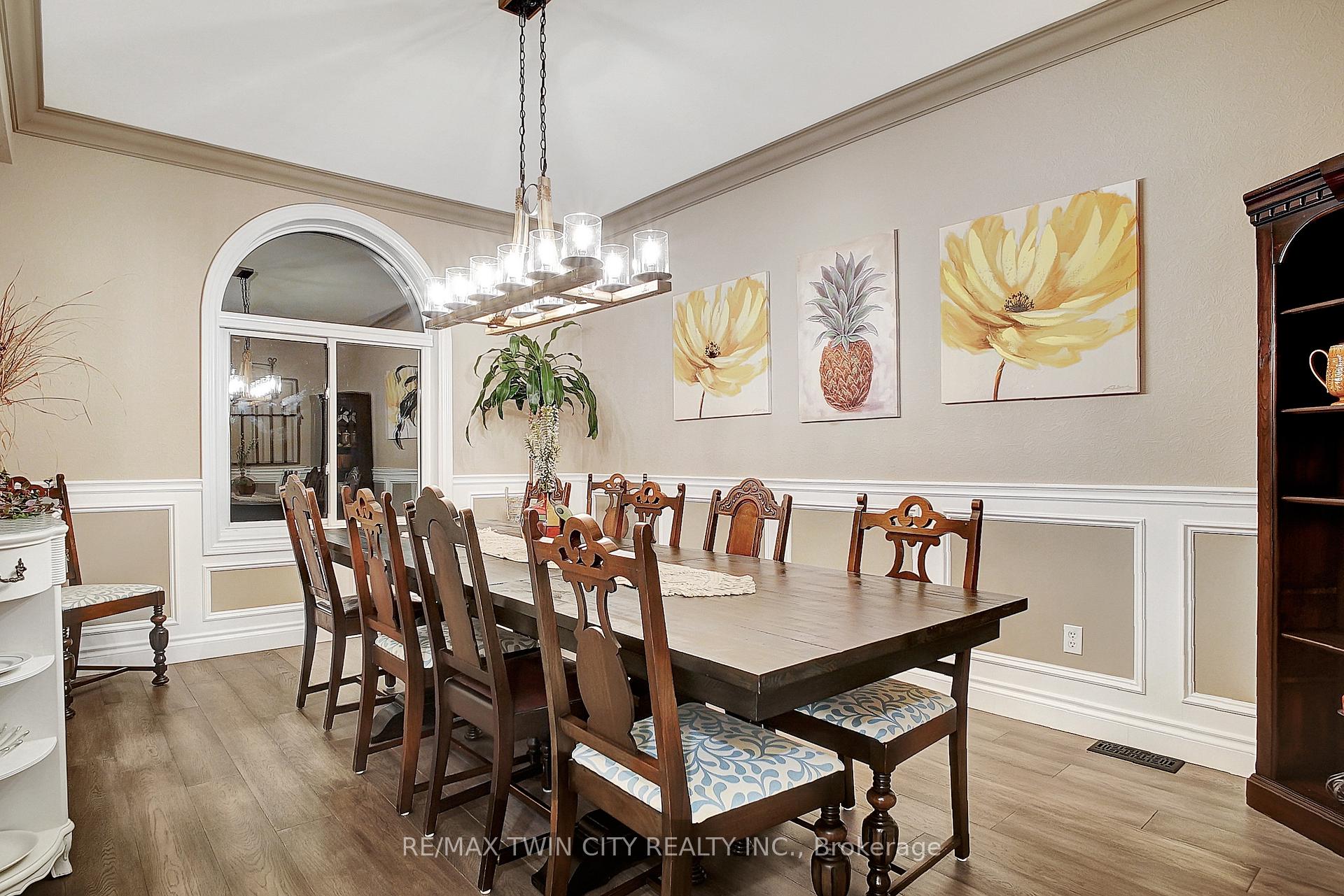 Photo 8 of 1059 Colborne Street N, Brant, Brantford Twp — HOMEH