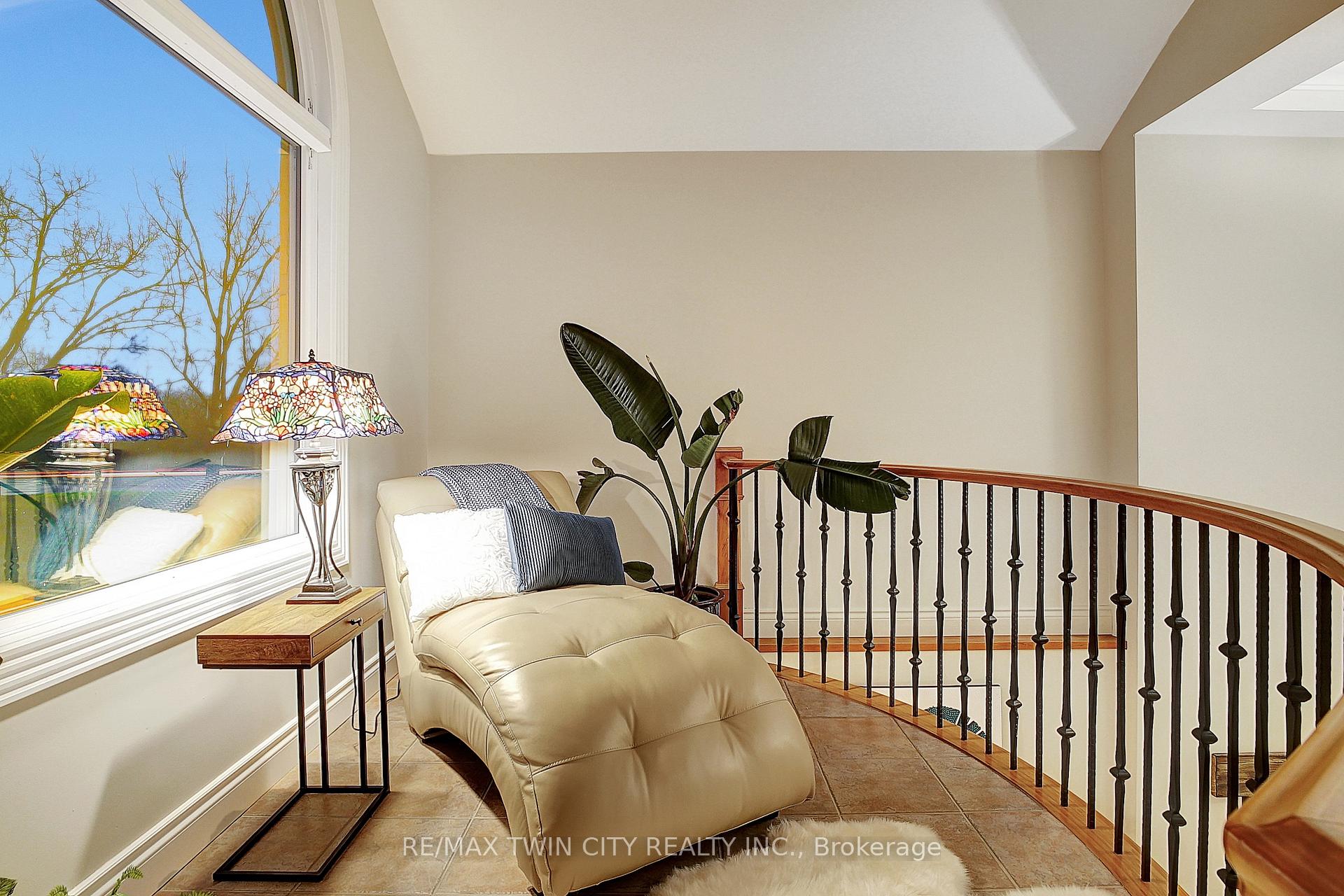 Photo 10 of 1059 Colborne Street N, Brant, Brantford Twp — HOMEH