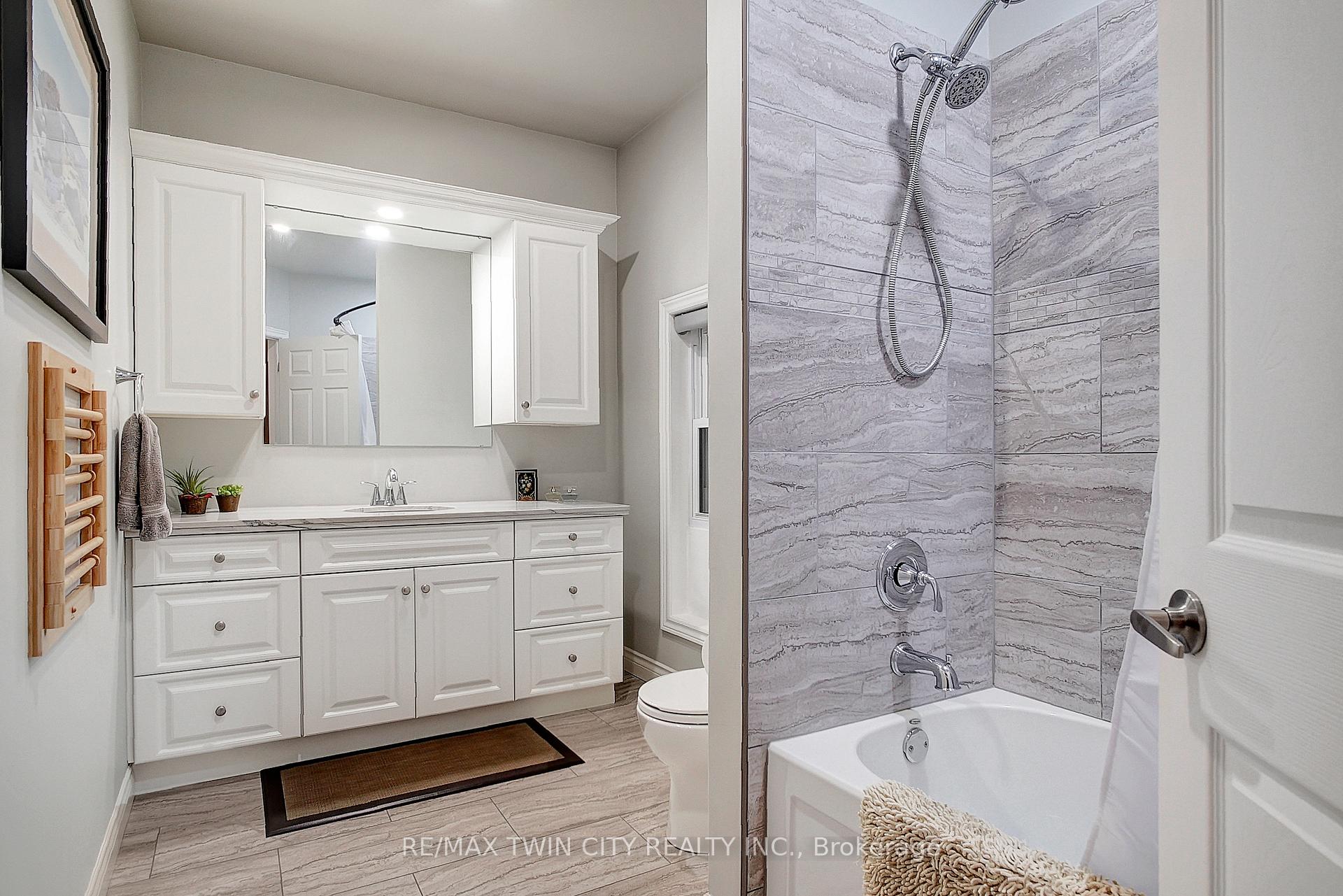 Photo 13 of 1059 Colborne Street N, Brant, Brantford Twp — HOMEH
